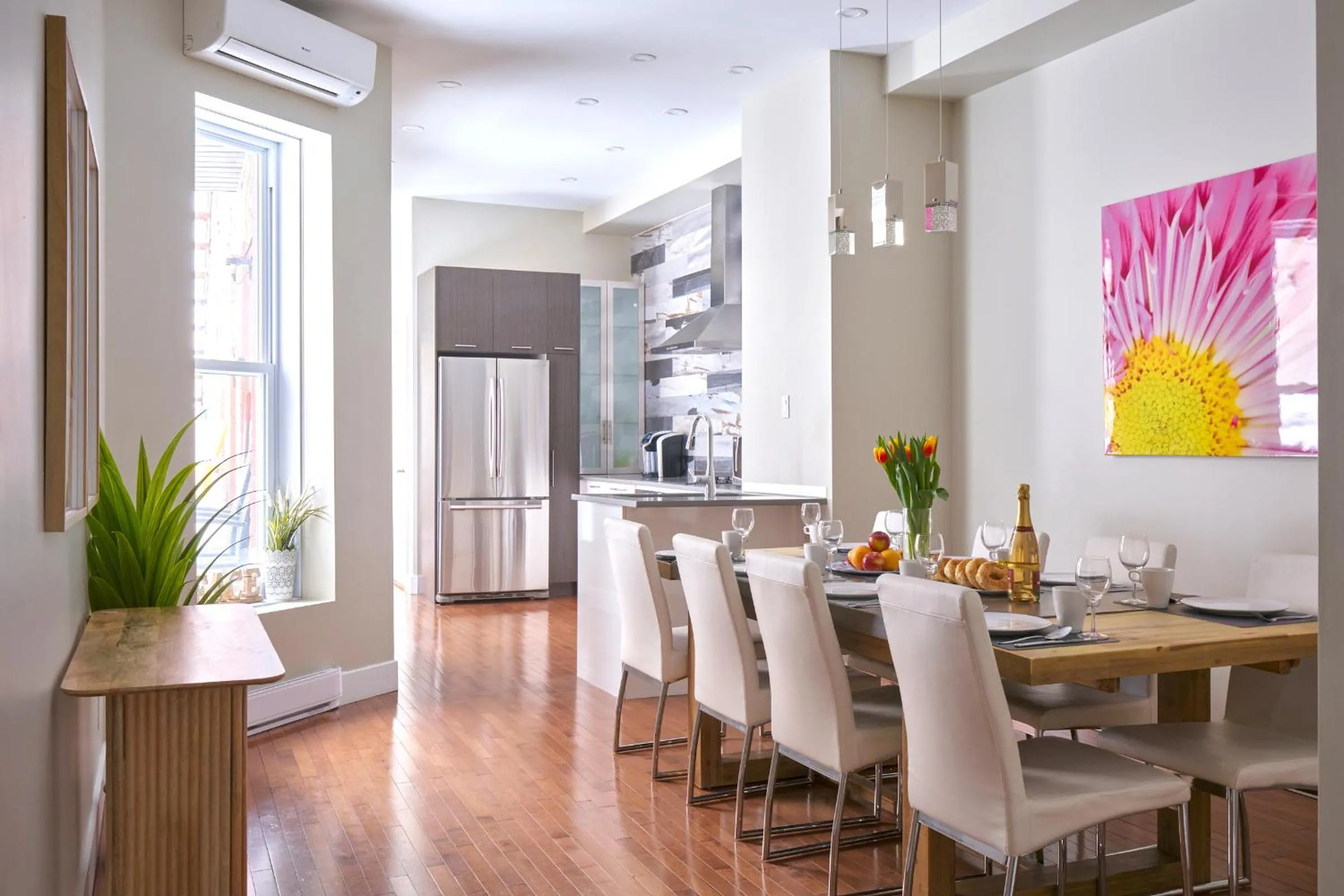 Seating area in MTLVacationRentals - The FabFour