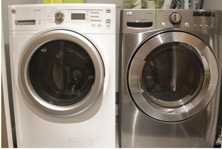 washing machine in MTLVacationRentals - The FabFour