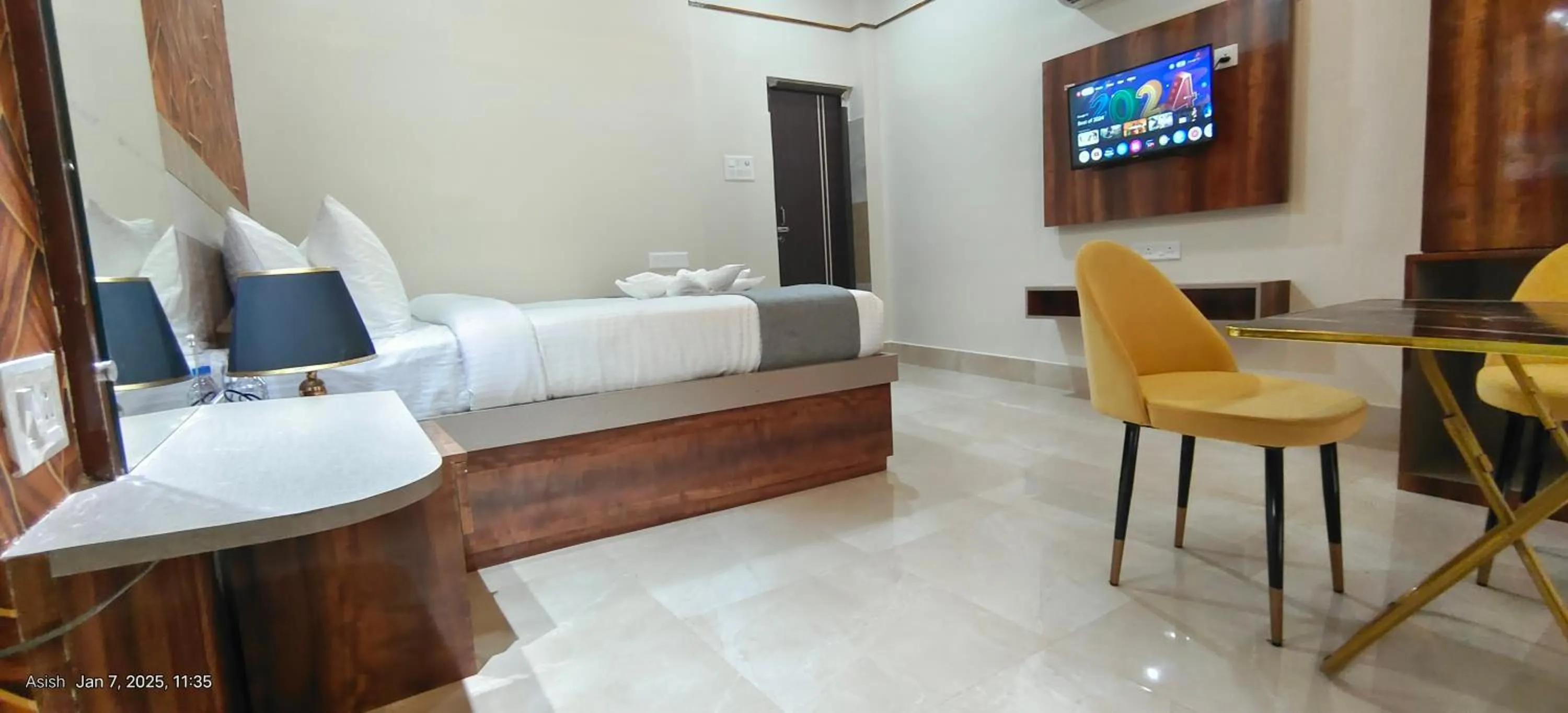Photo of the whole room in Vila's Club Resort