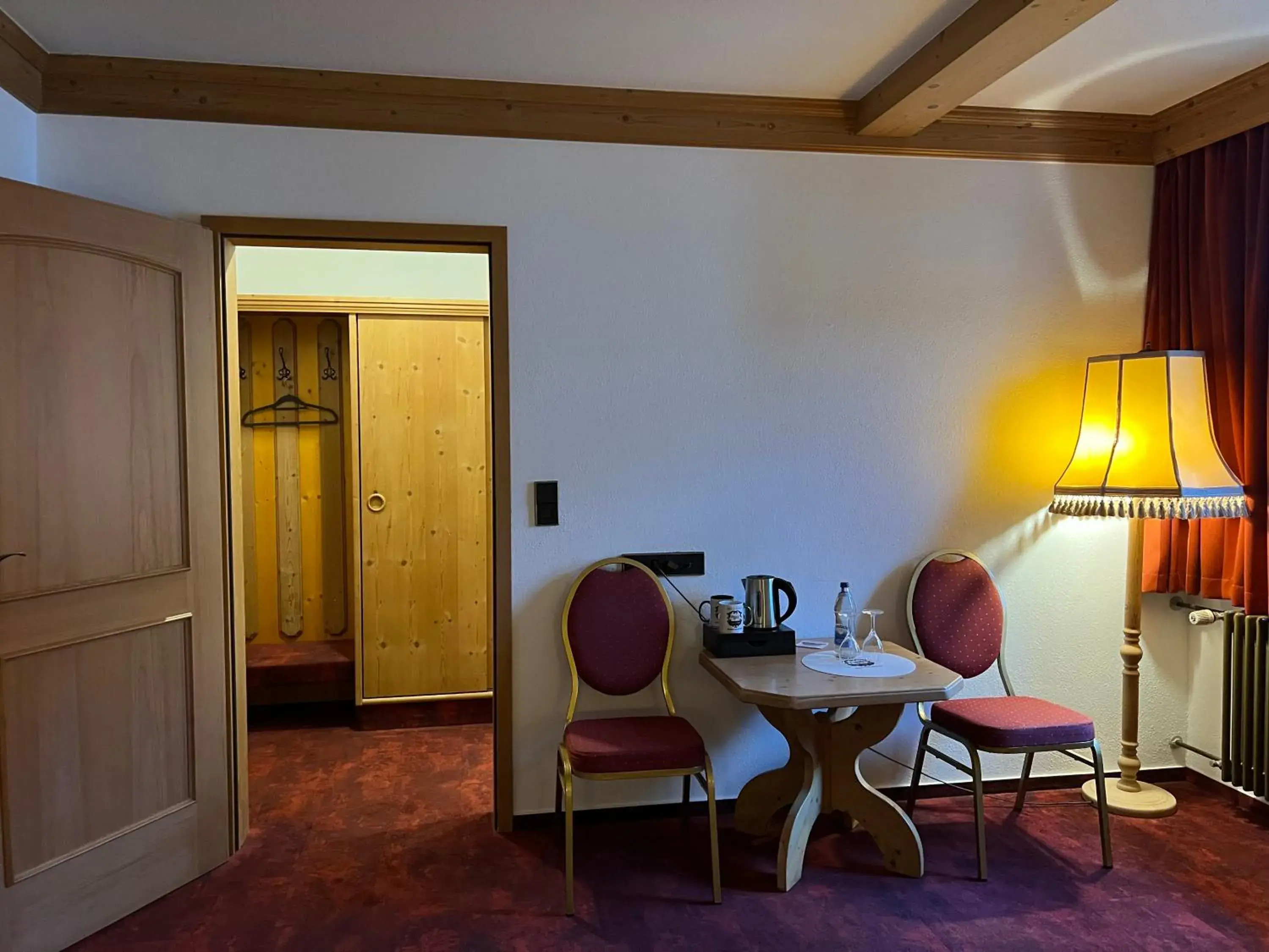 Twin Room in Hotel Gasthof Zum Ochsen Twin Room in Hotel Gasthof Zum Ochsen