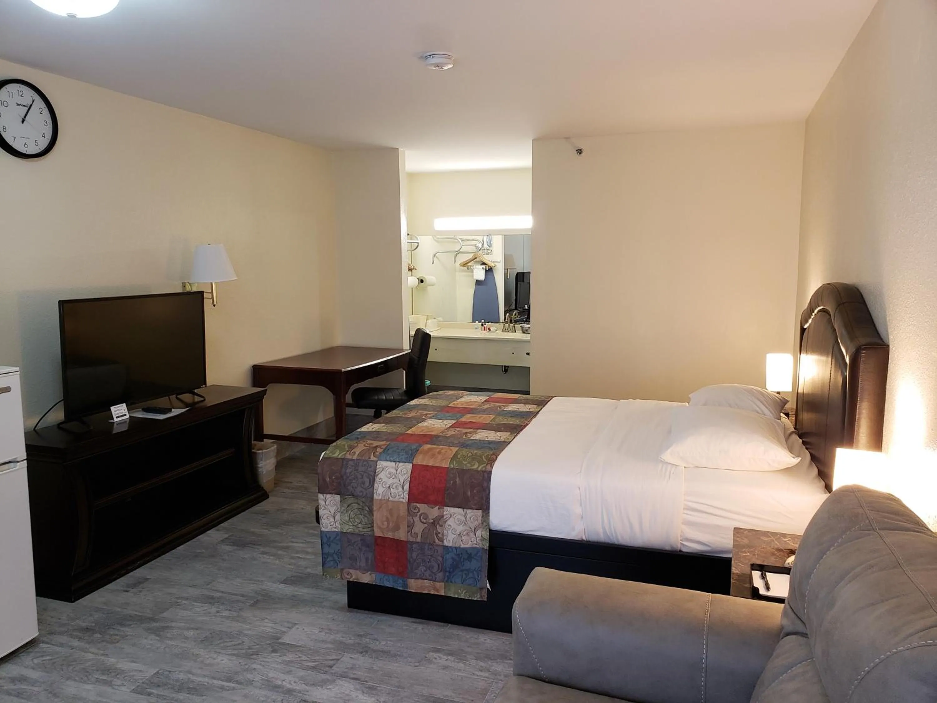 Photo of the whole room, Bed in Simple Rewards Inn