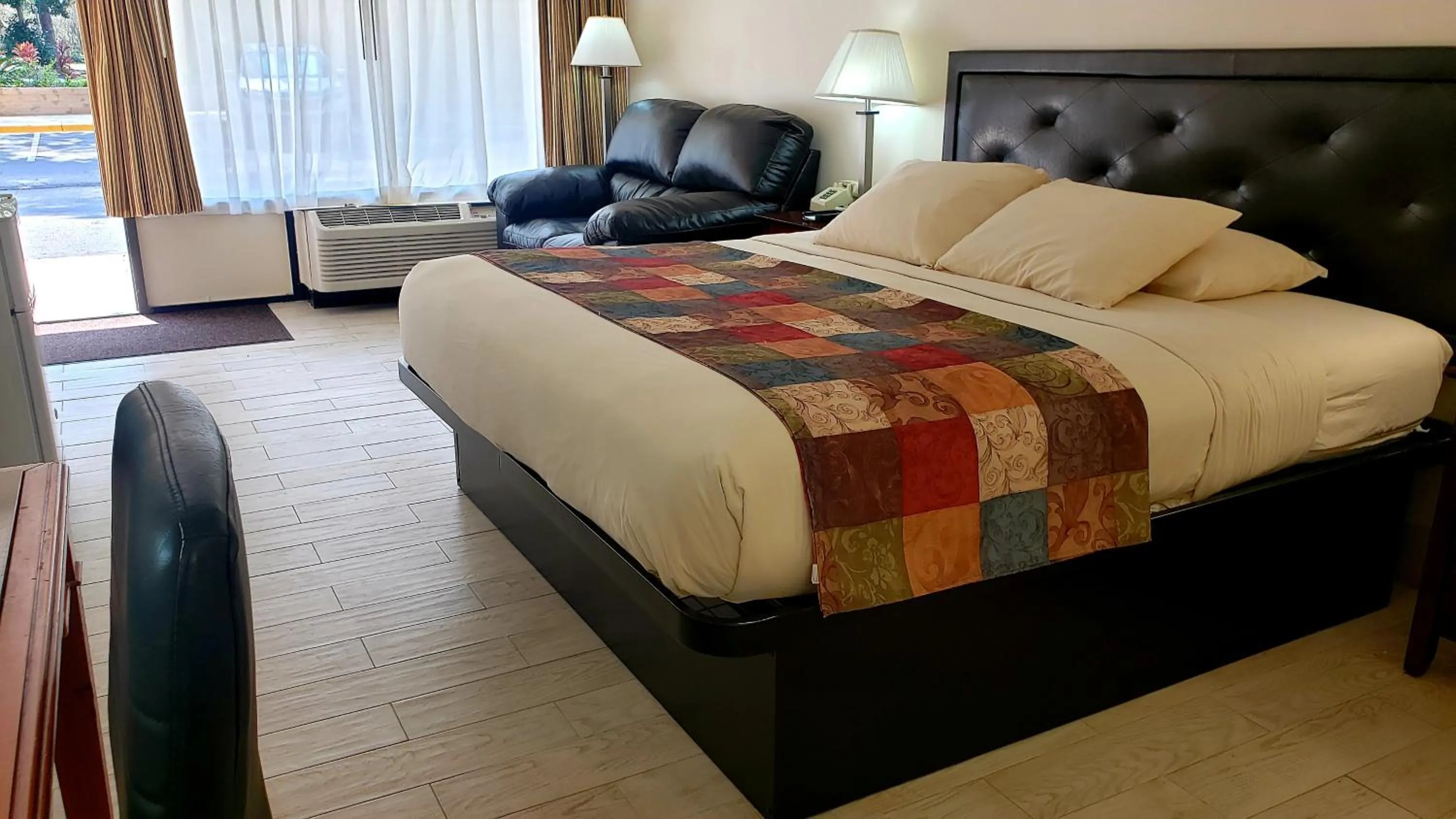 Photo of the whole room, Bed in Simple Rewards Inn