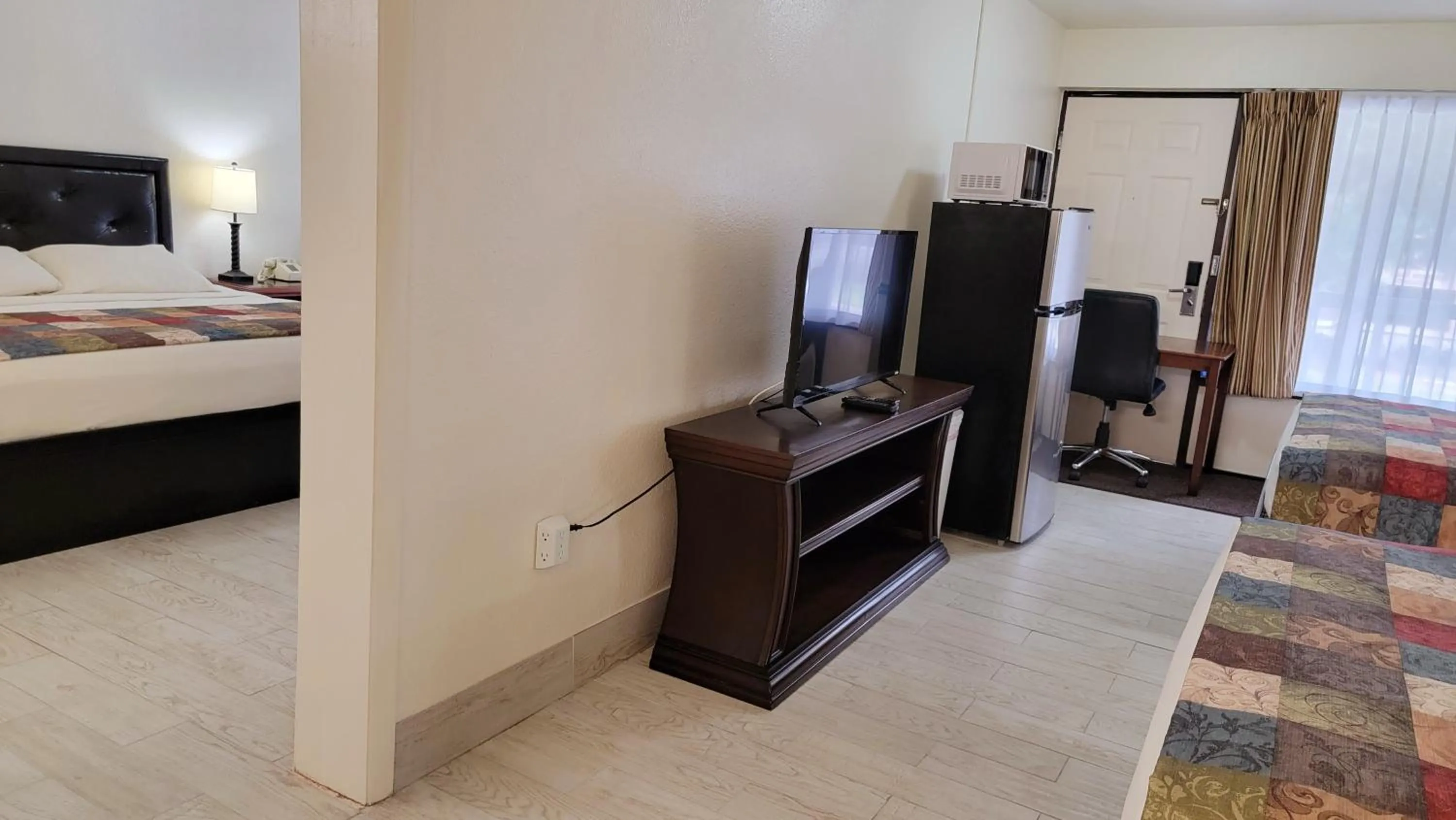 Bed in Simple Rewards Inn