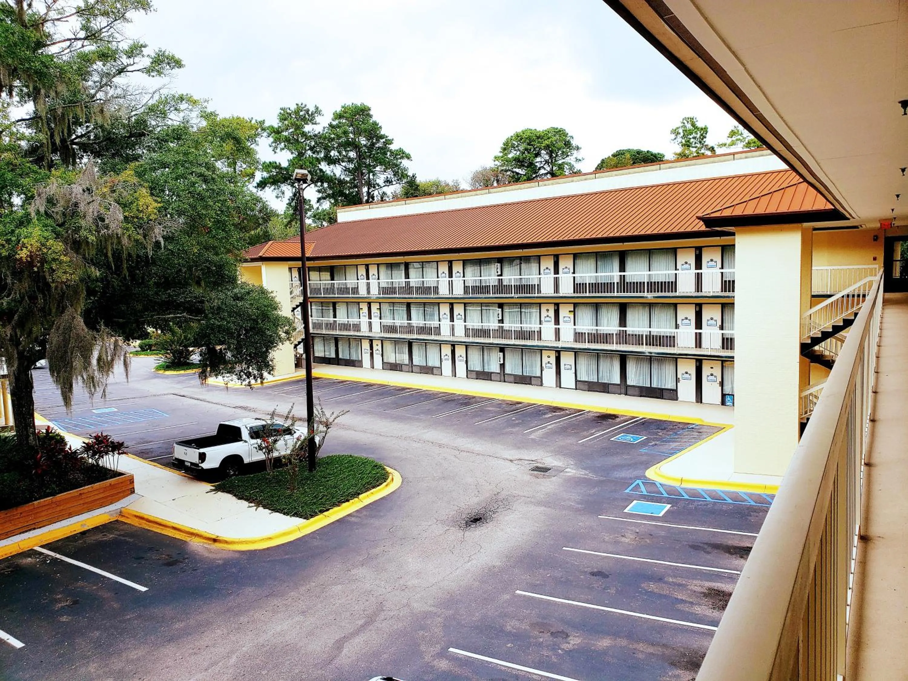 Property building in Simple Rewards Inn