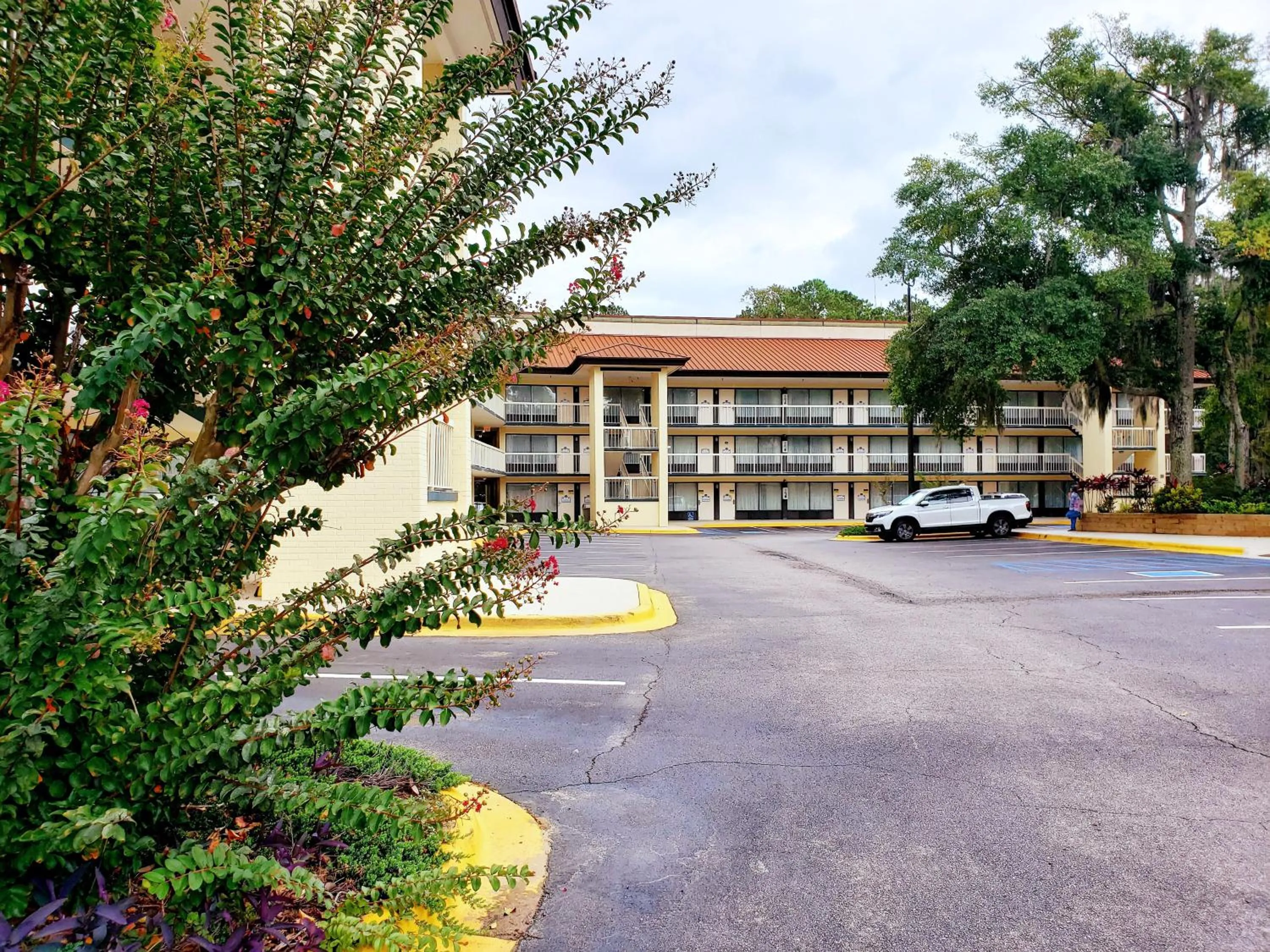 Property building in Simple Rewards Inn