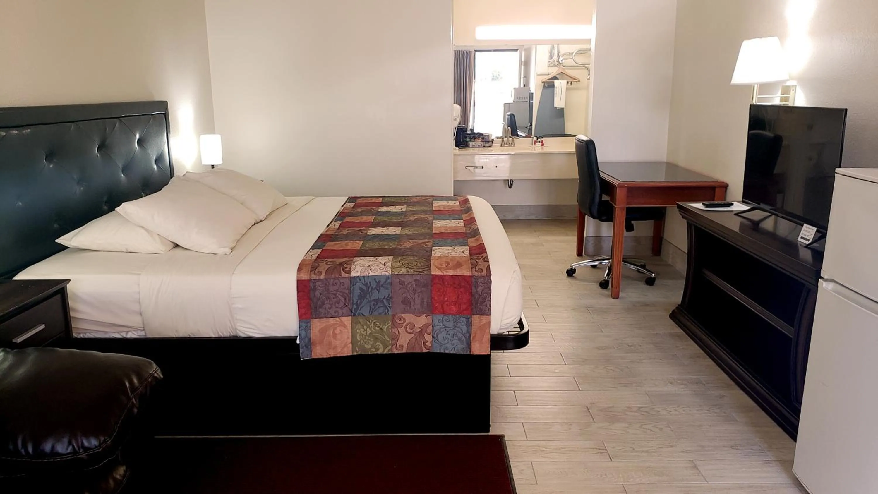 Photo of the whole room, Bed in Simple Rewards Inn