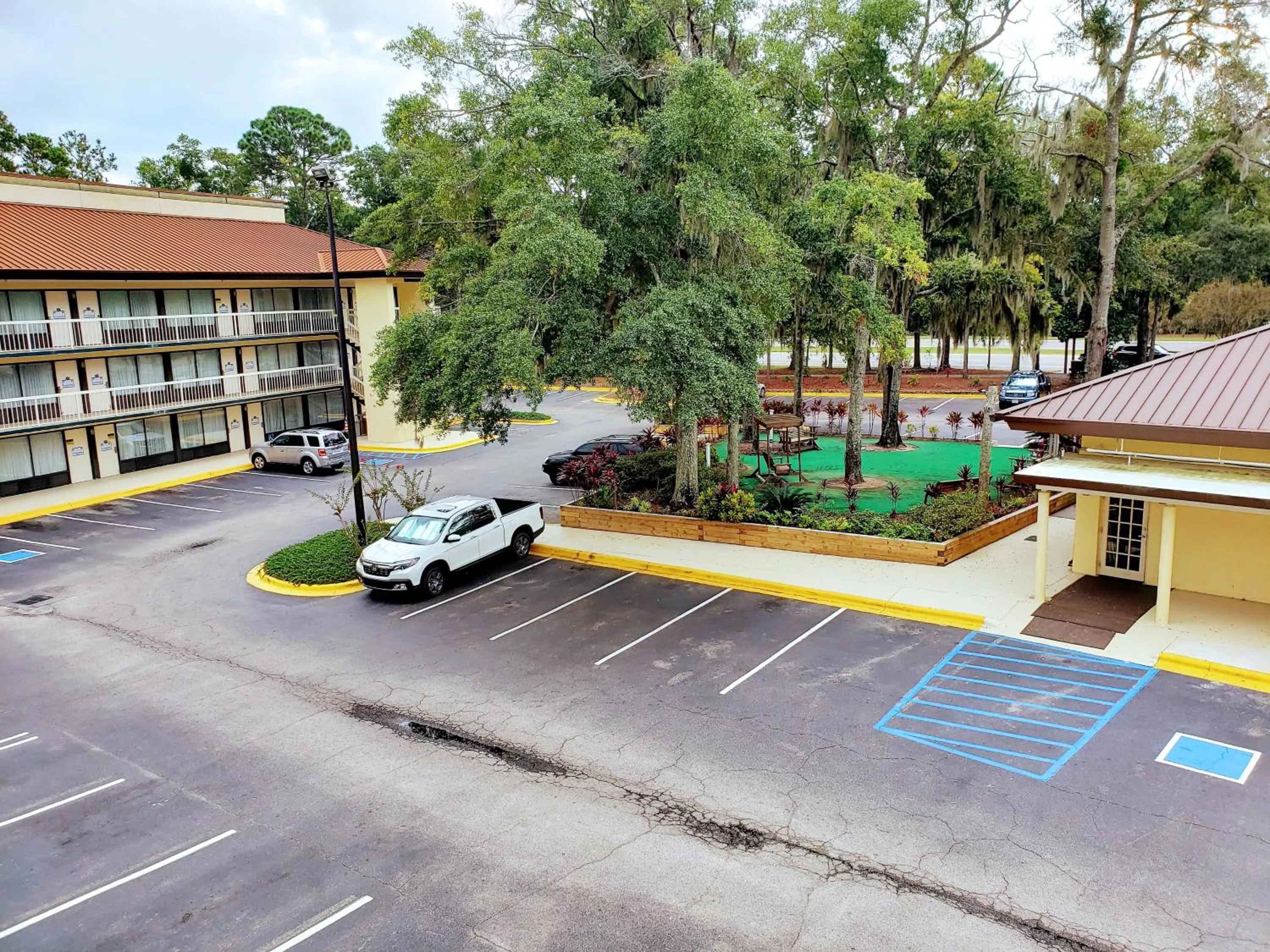 Property building in Simple Rewards Inn