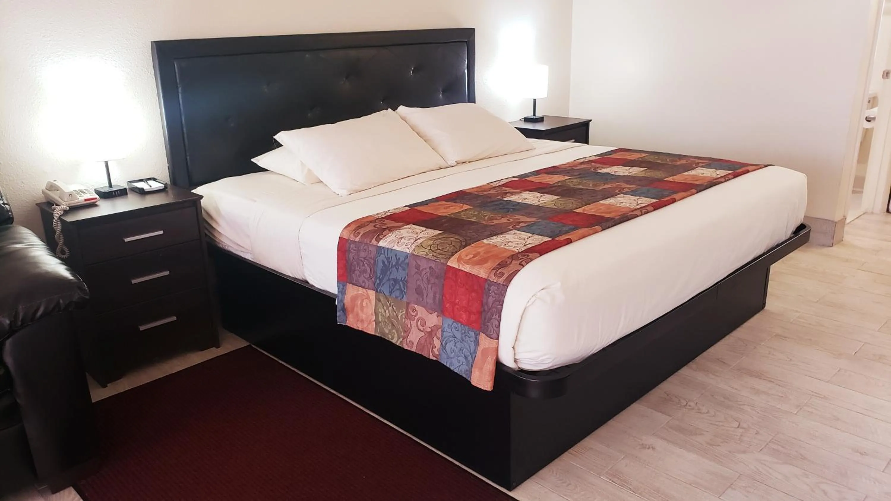 Photo of the whole room, Bed in Simple Rewards Inn