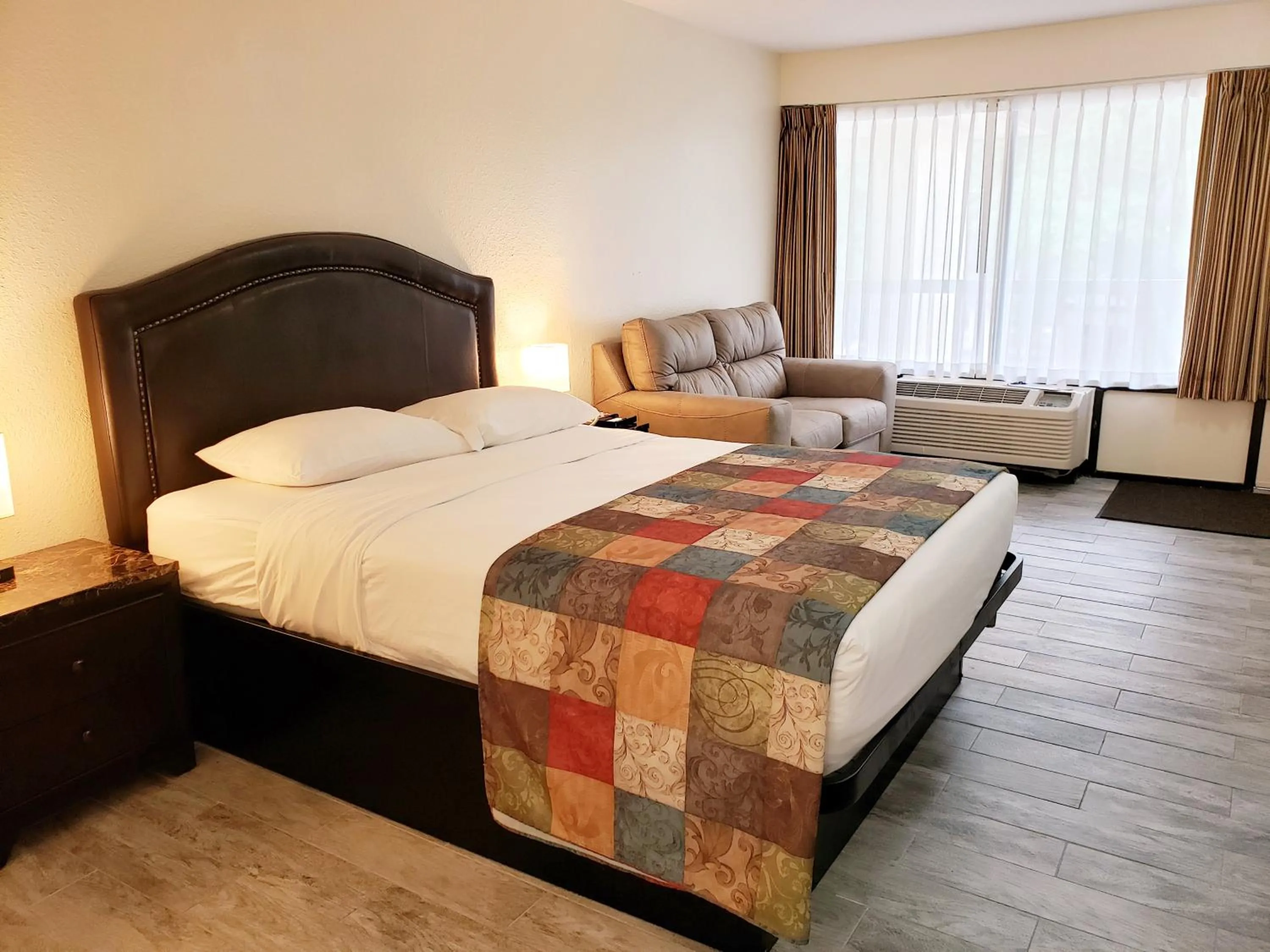 Photo of the whole room, Bed in Simple Rewards Inn