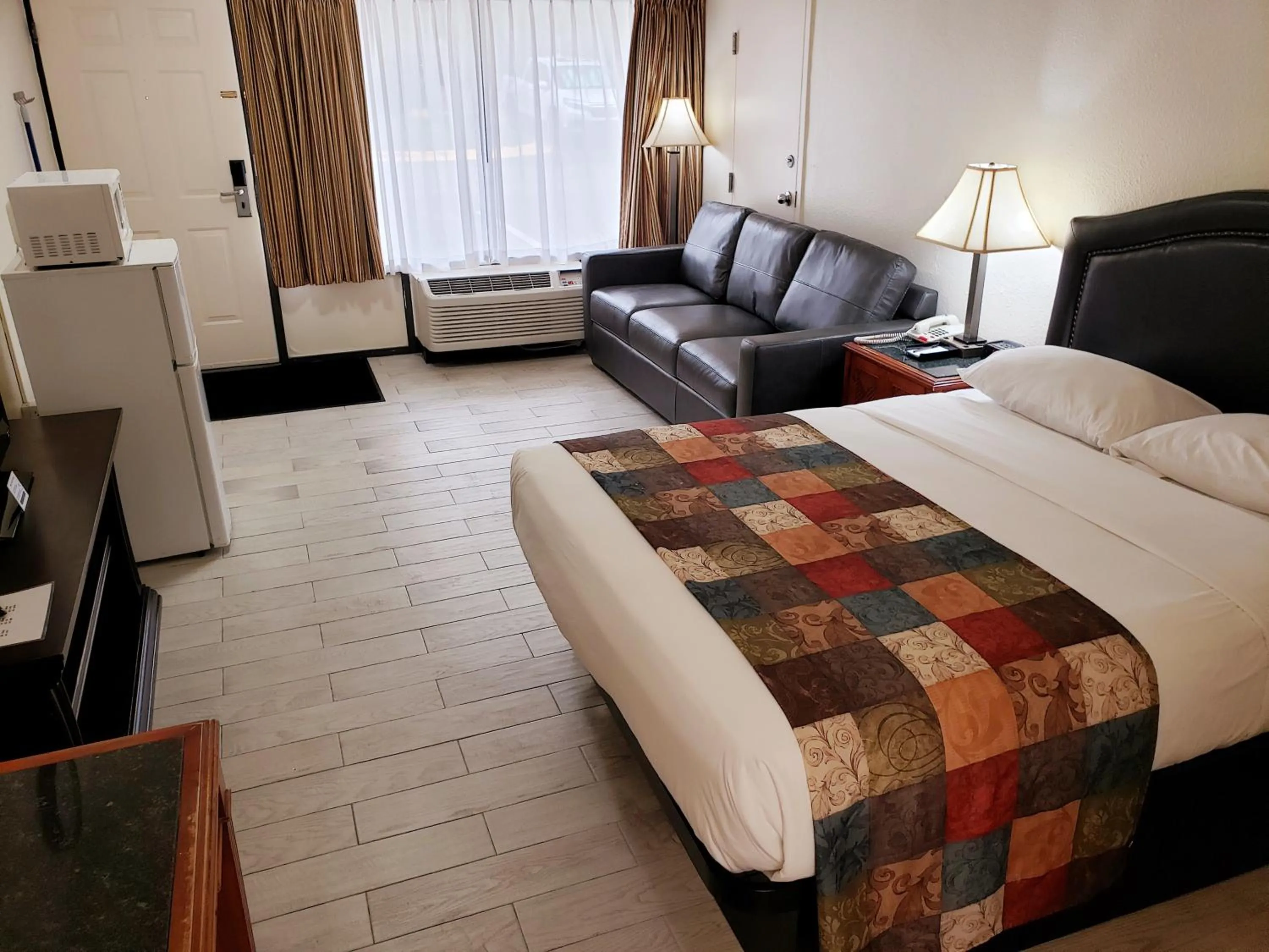 Photo of the whole room, Bed in Simple Rewards Inn