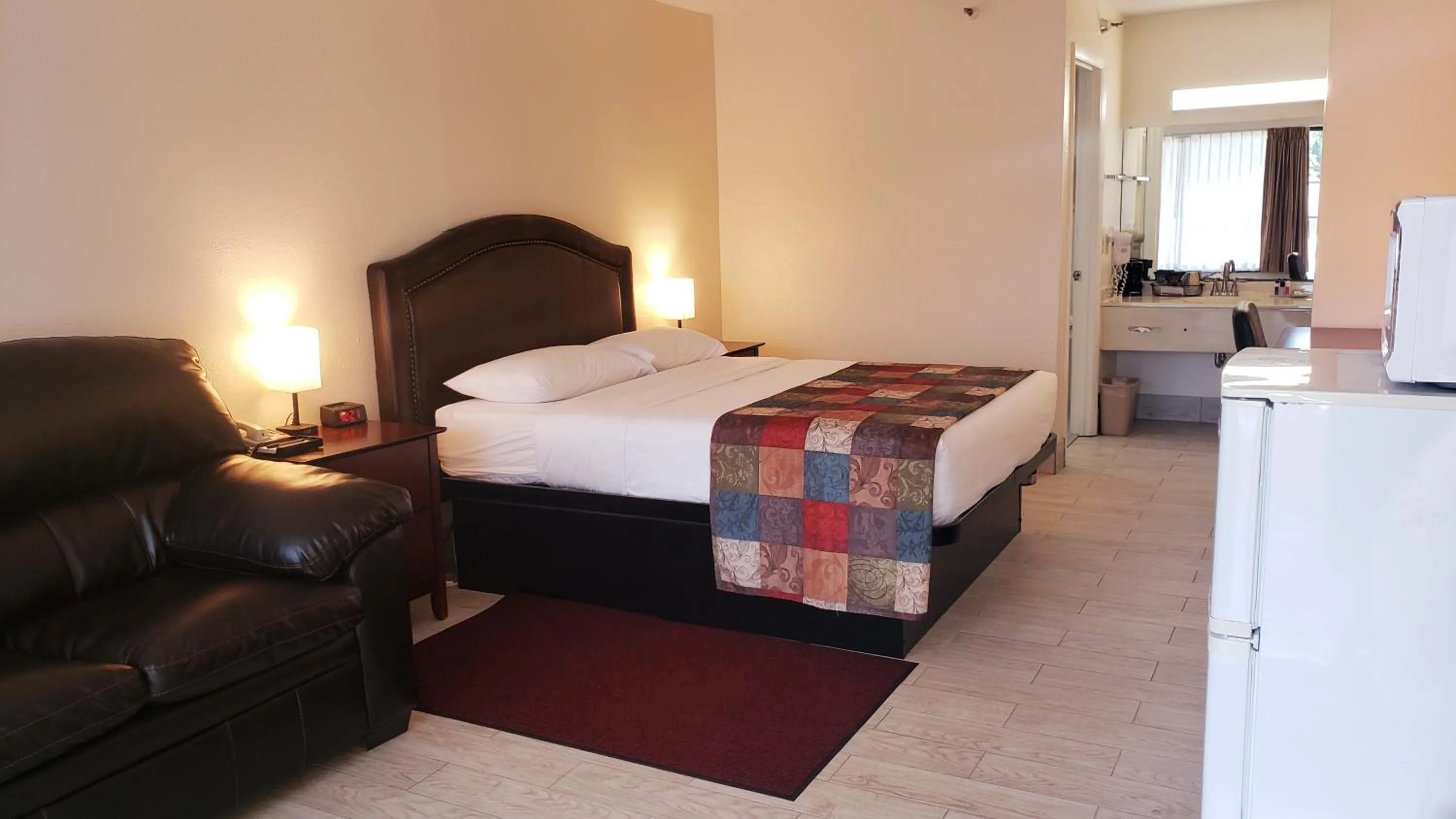 Photo of the whole room, Bed in Simple Rewards Inn