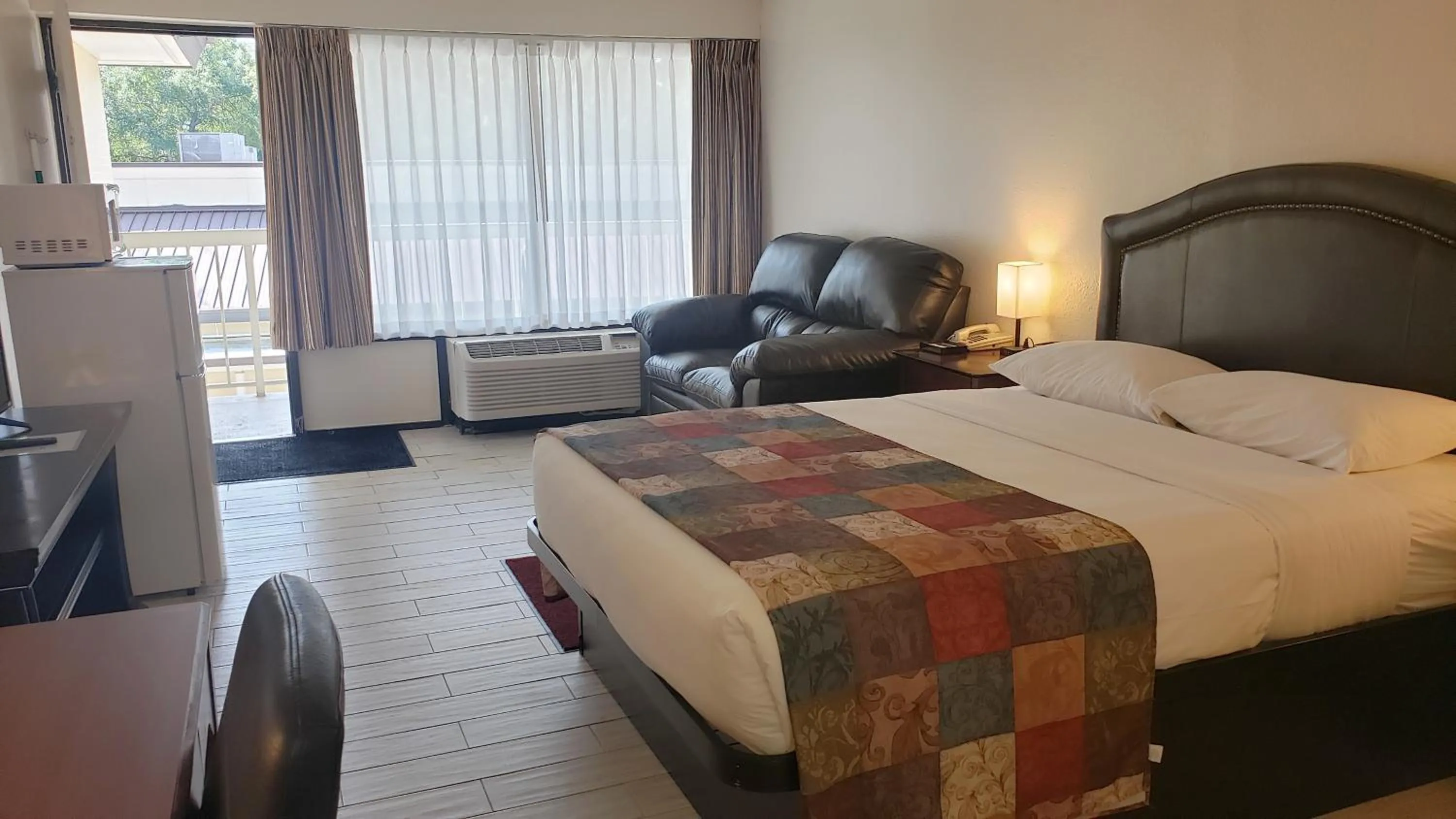 Photo of the whole room, Bed in Simple Rewards Inn