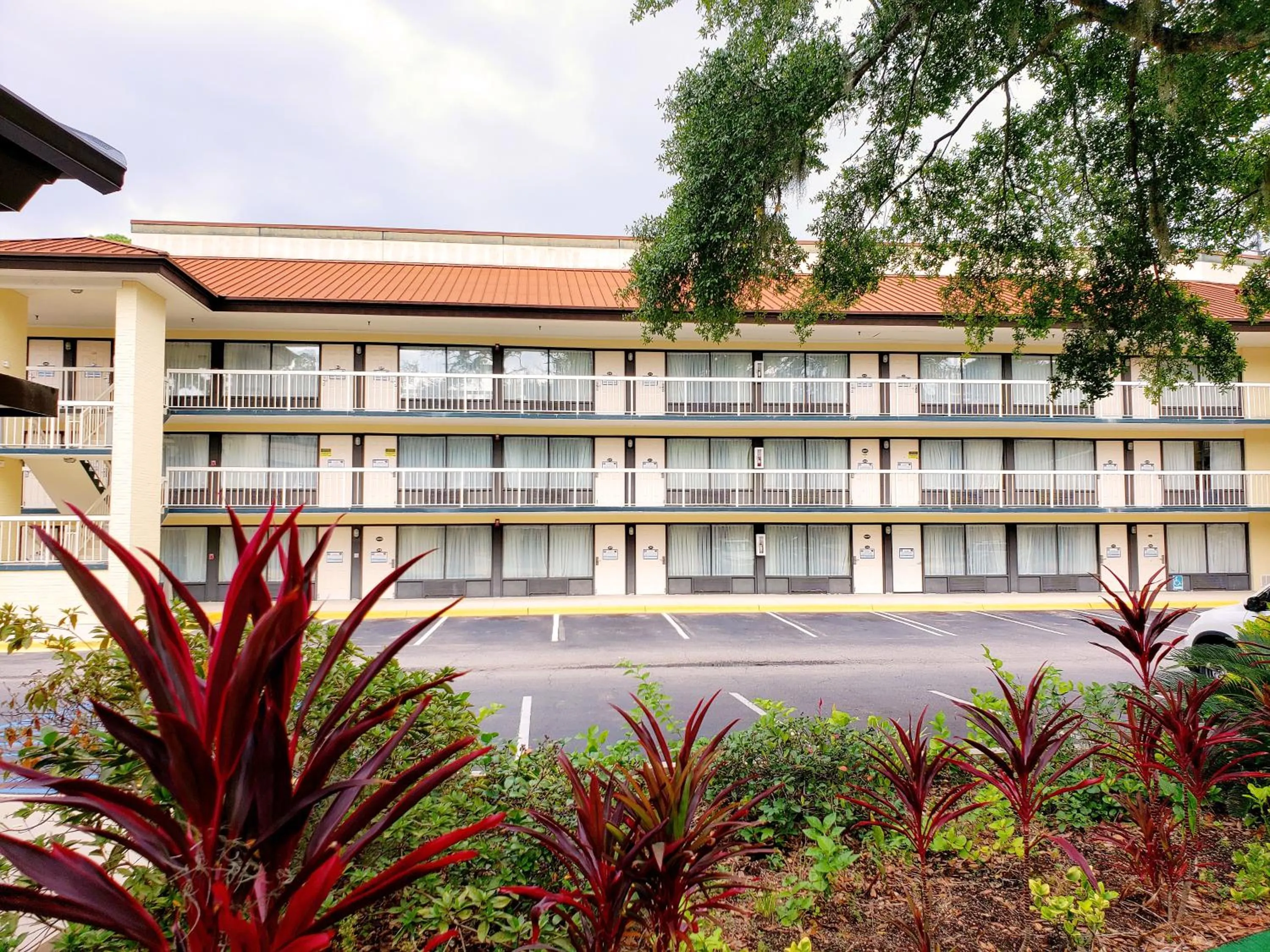 Property building in Simple Rewards Inn