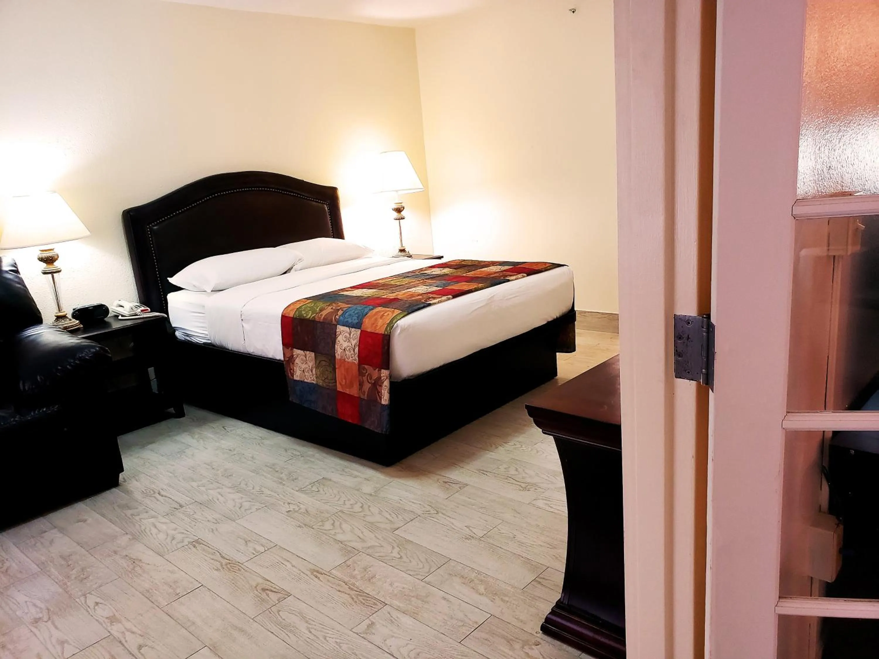 Photo of the whole room, Bed in Simple Rewards Inn