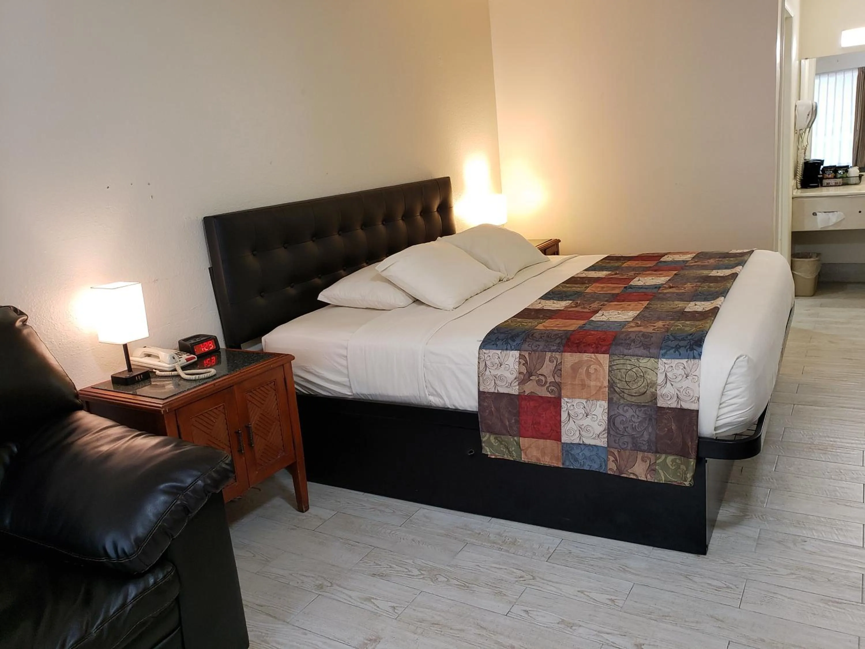 Photo of the whole room, Bed in Simple Rewards Inn