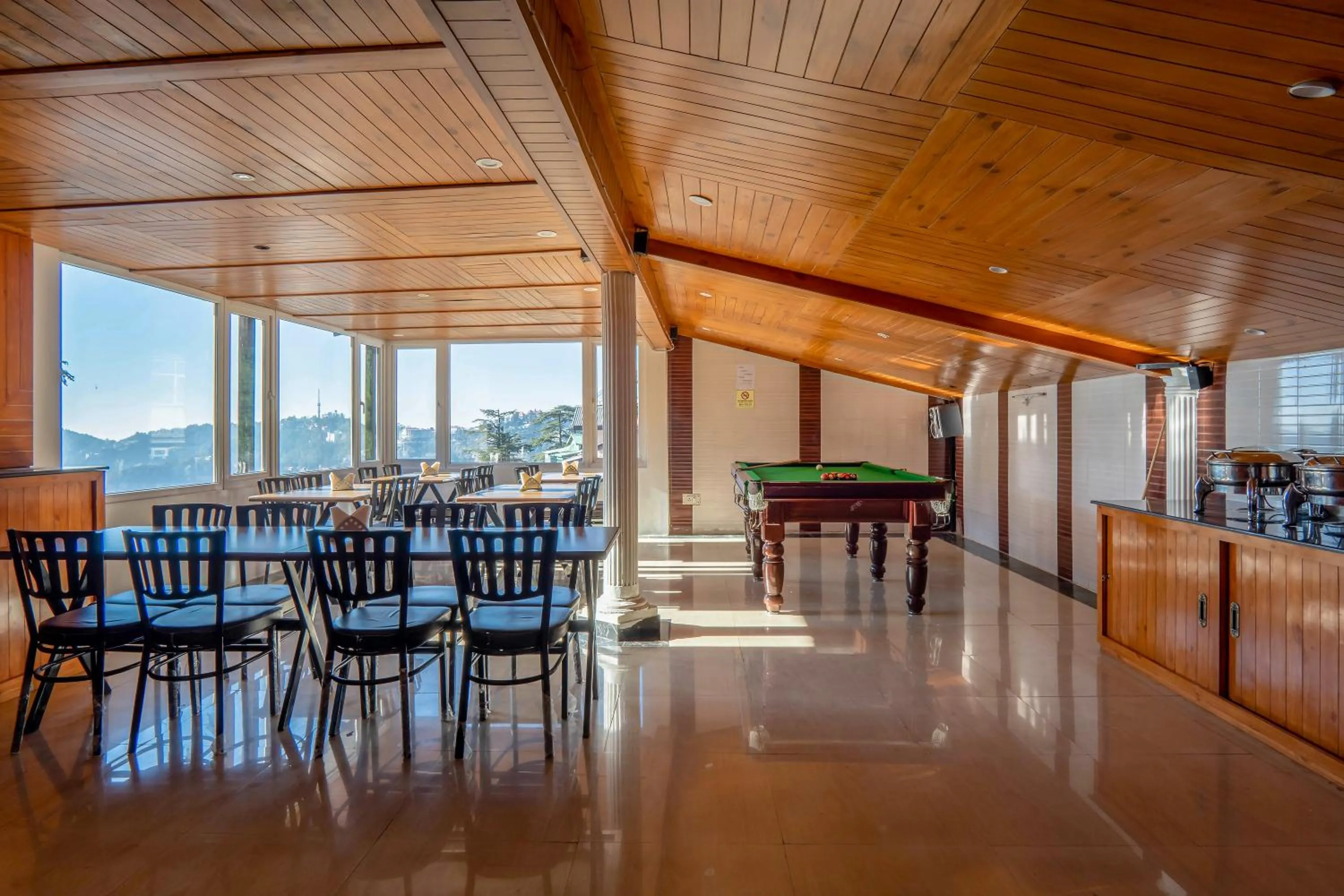 Restaurant/places to eat in Windsor the mall