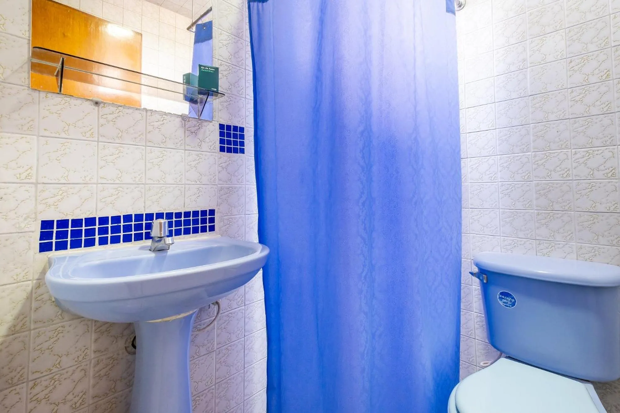 Bathroom in Hotel Almirante