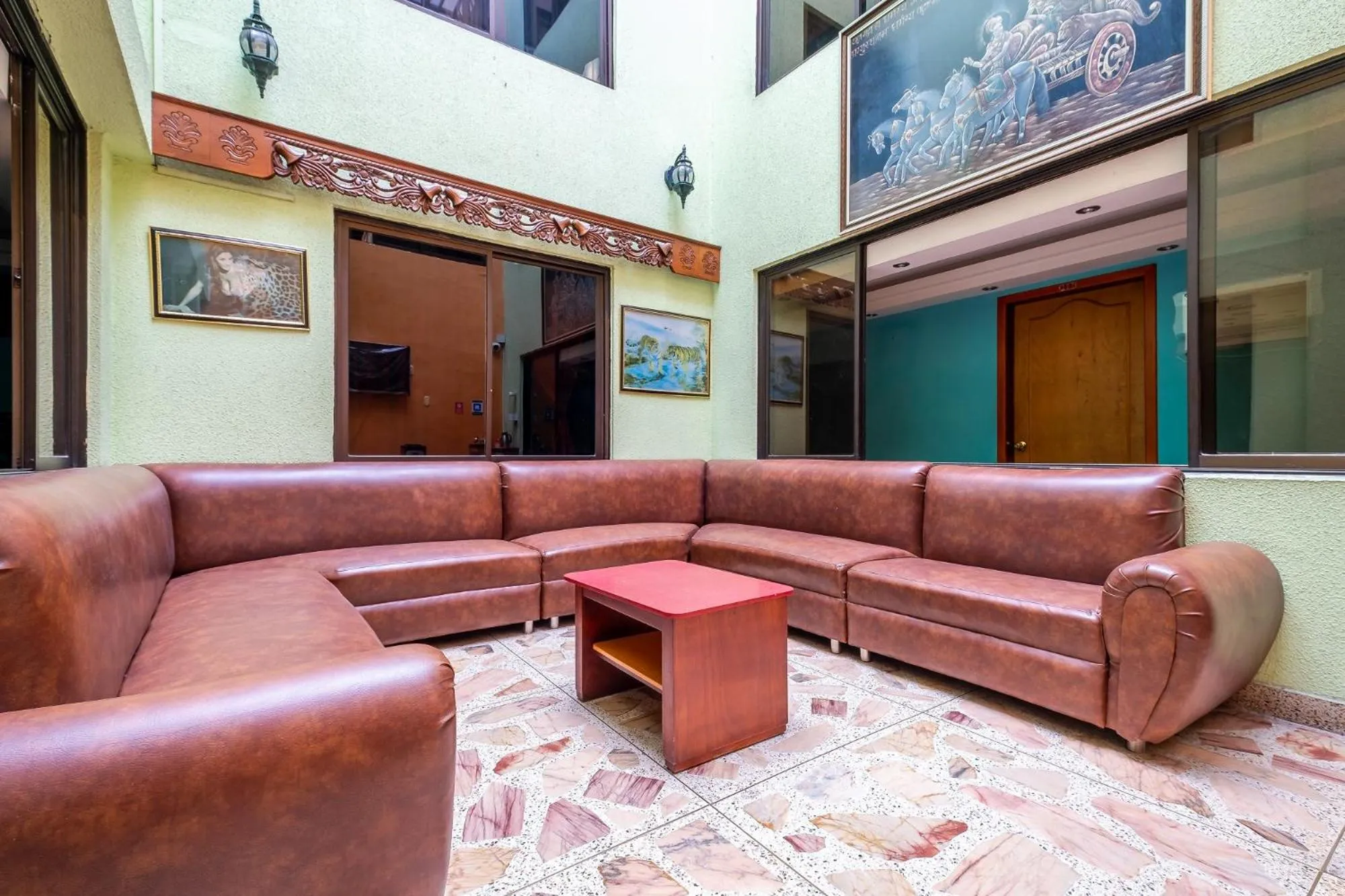 Living room in Hotel Almirante