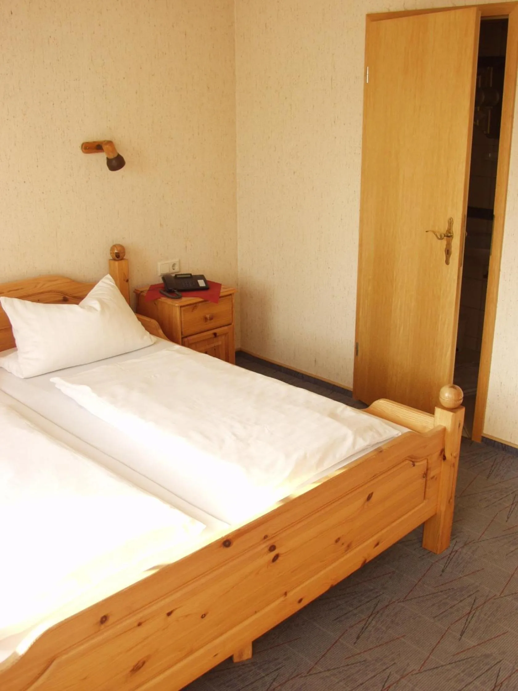 Bedroom in Hotel-Restaurant-Pfaelzer-Stuben