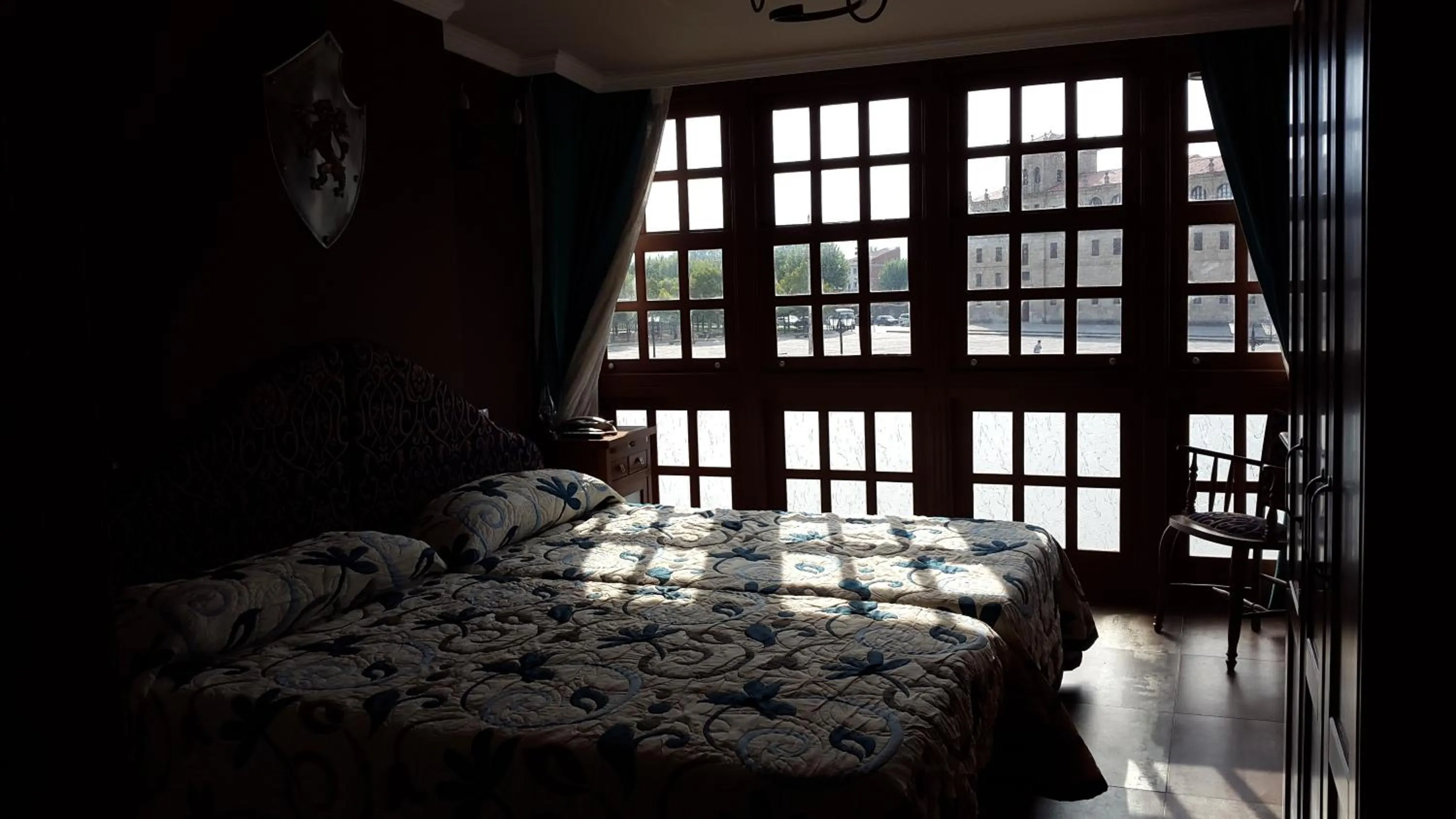 Deluxe Queen Room with Two Queen Beds - single occupancy in Hostal Medievo
