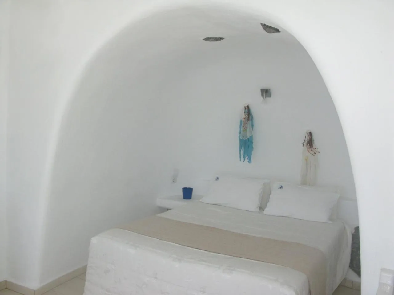 Bed in Nomikos Villas