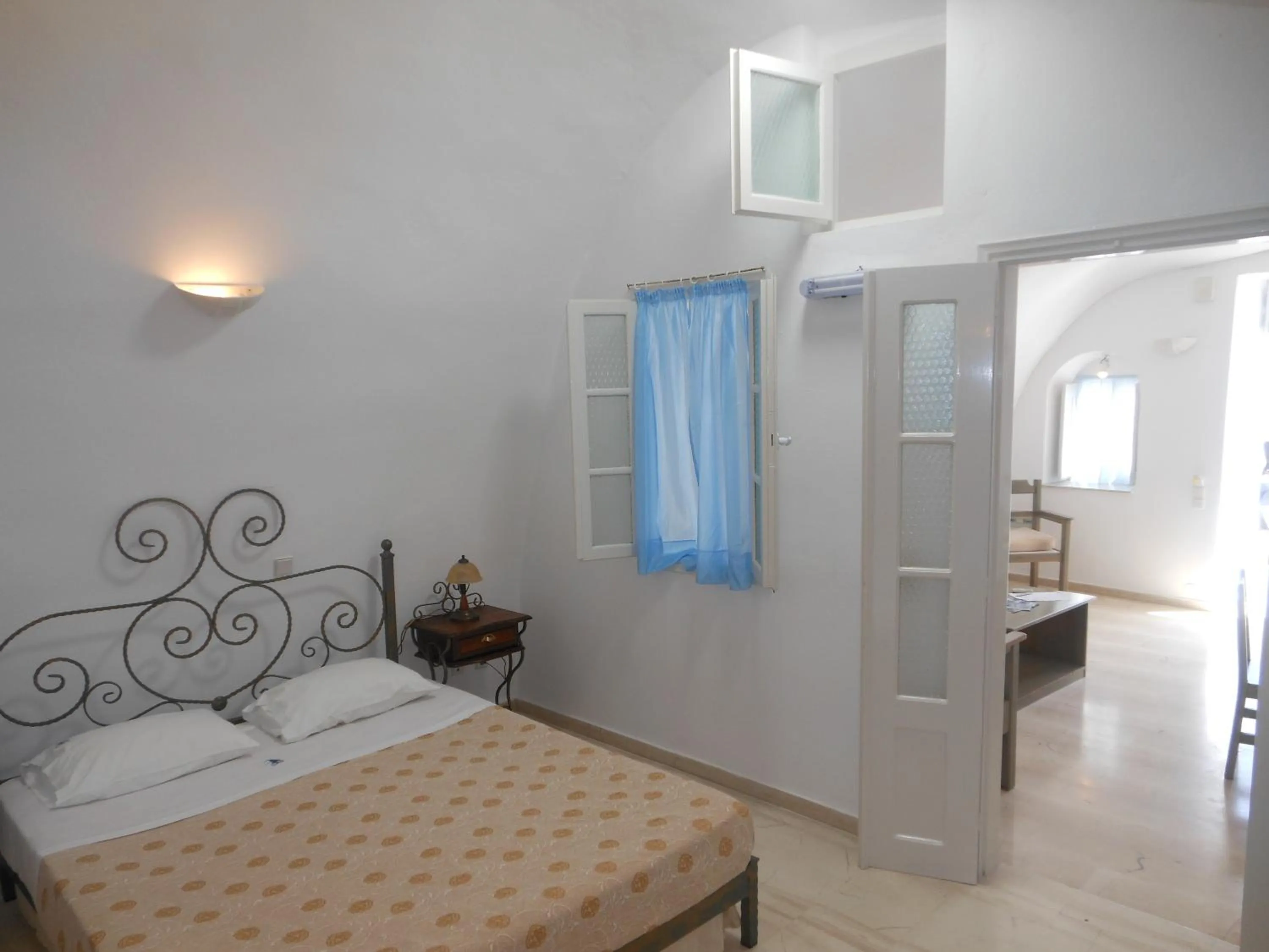 Bed in Nomikos Villas