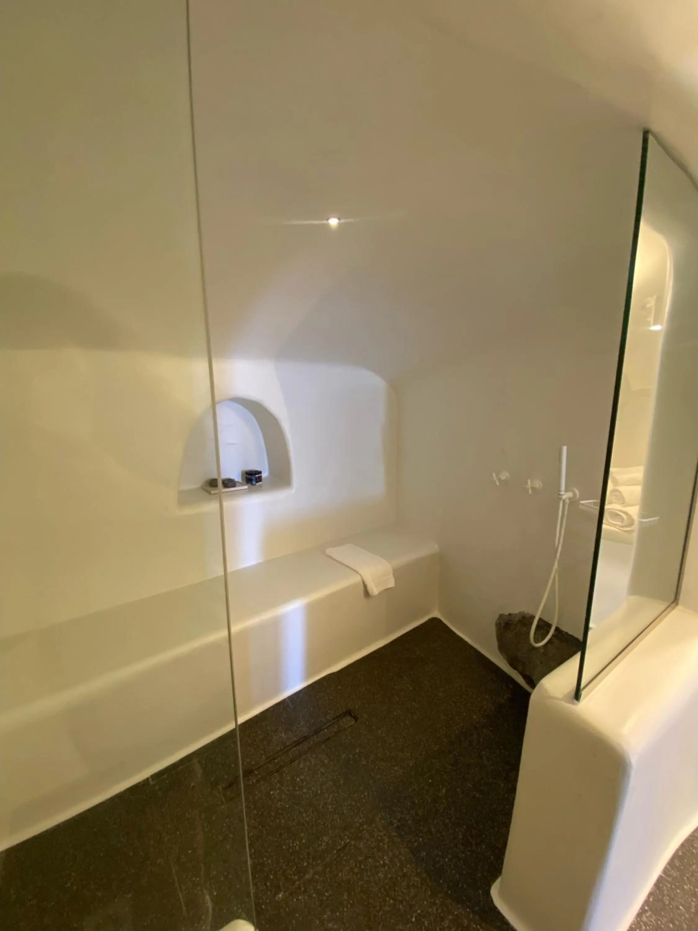 Shower in Nomikos Villas