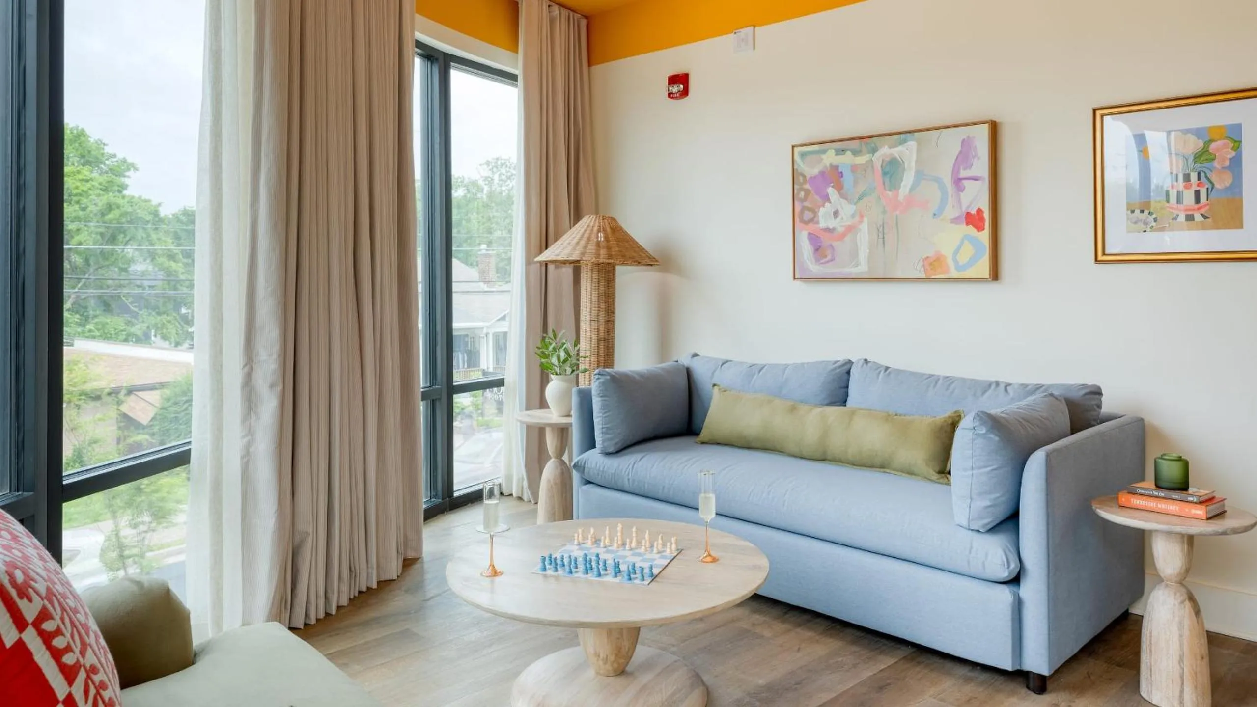 Living room in The Gilmore, an AvantStay Hotel