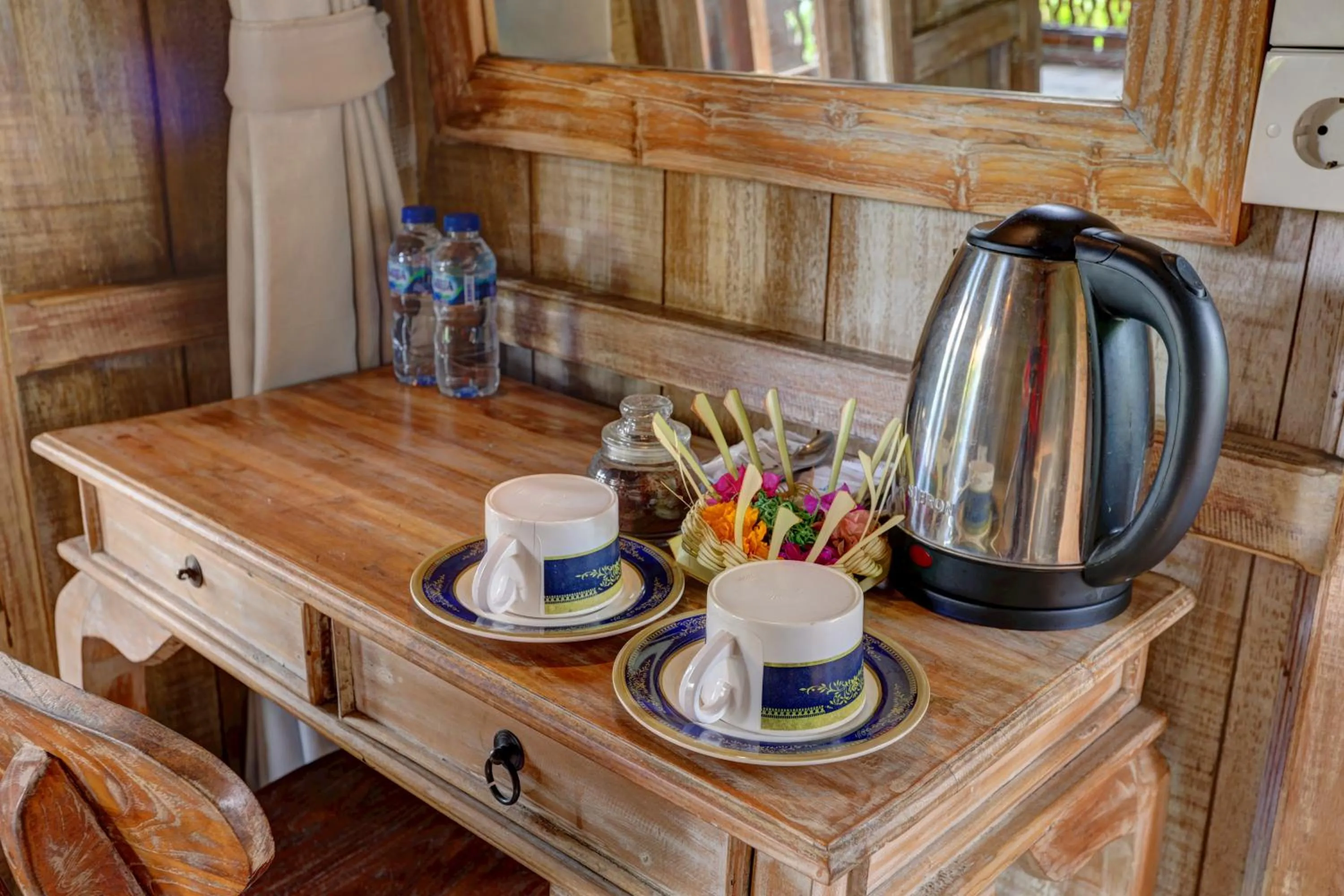 Coffee/tea facilities in Junjungan Suite