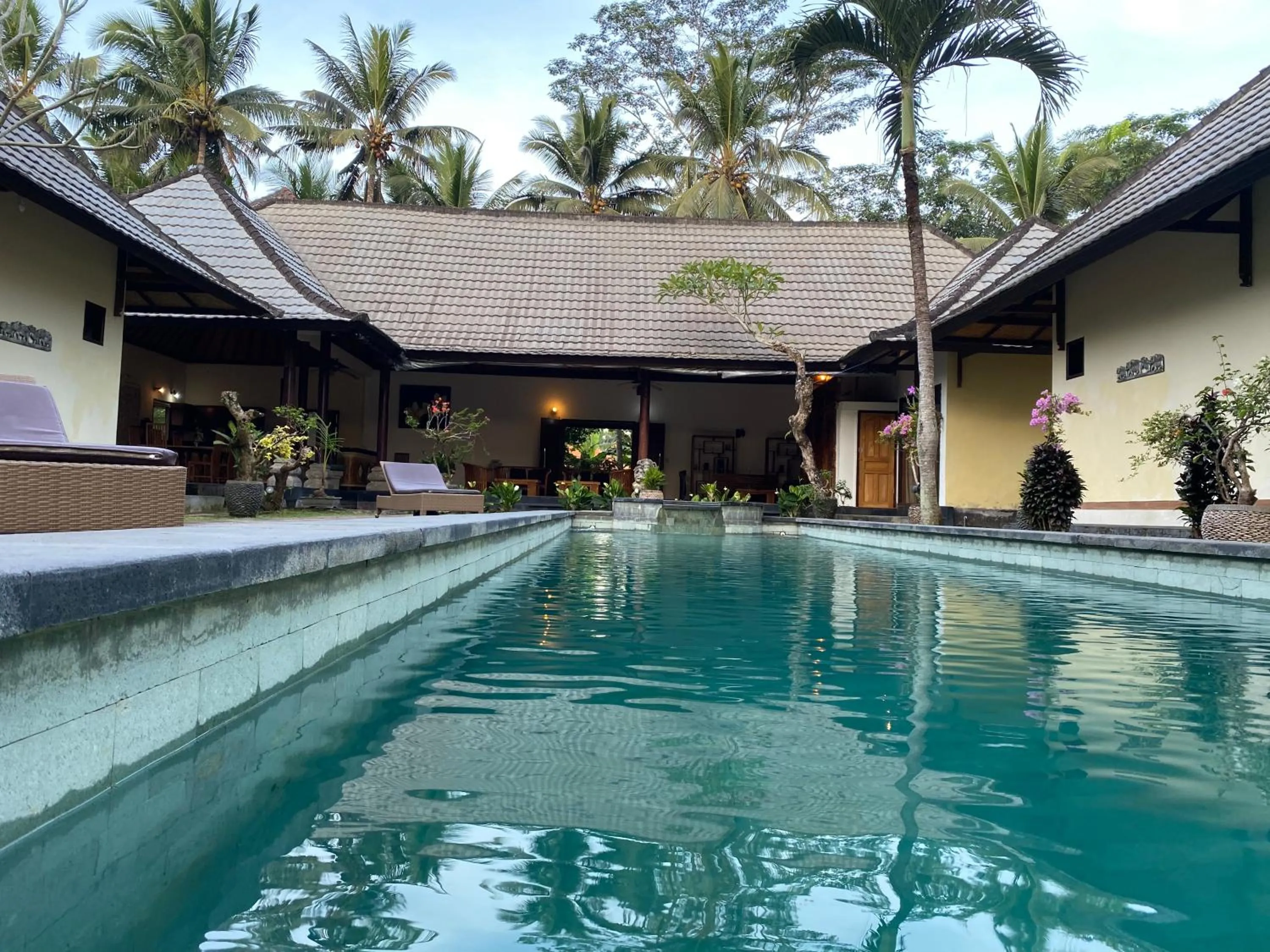 Swimming pool in Junjungan Suite