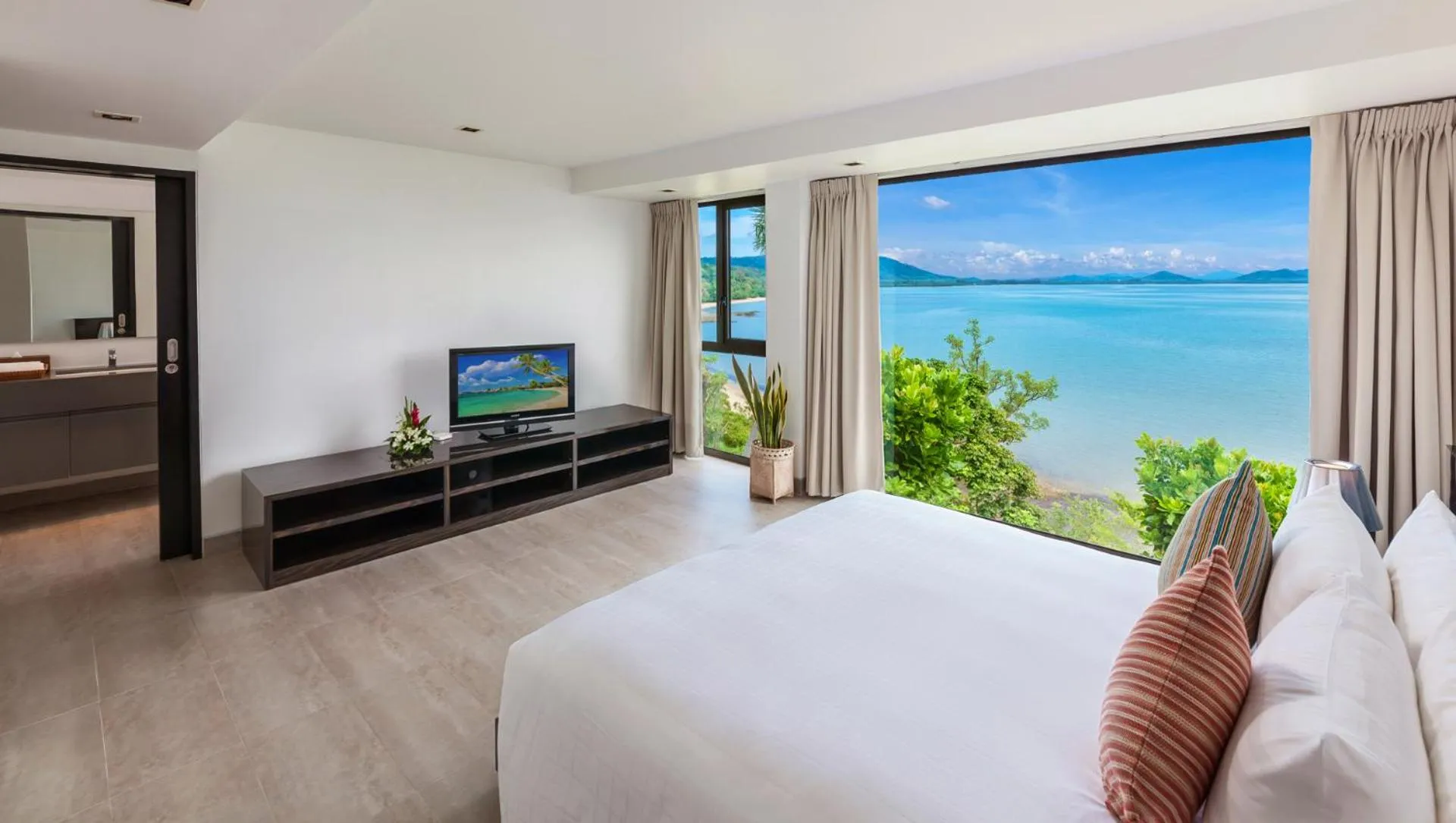 Bed in Ocean's 11 Villa