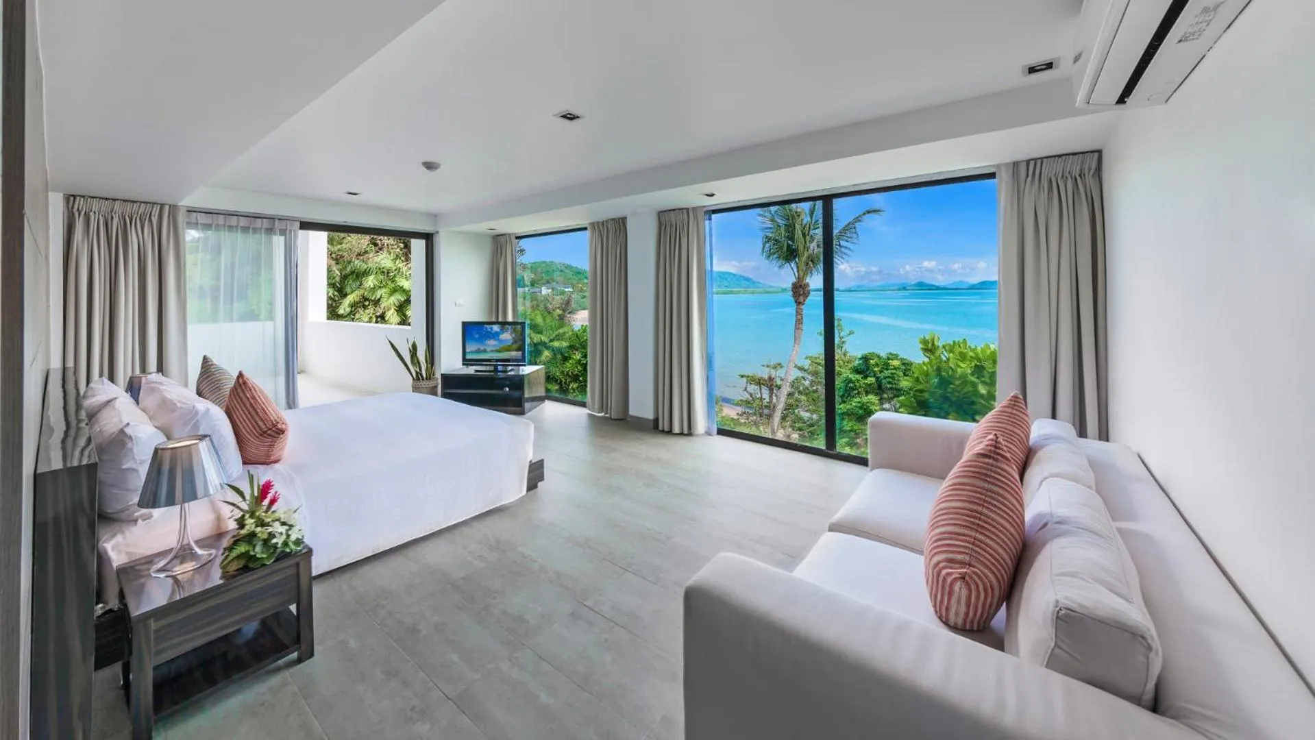 Bed in Ocean's 11 Villa