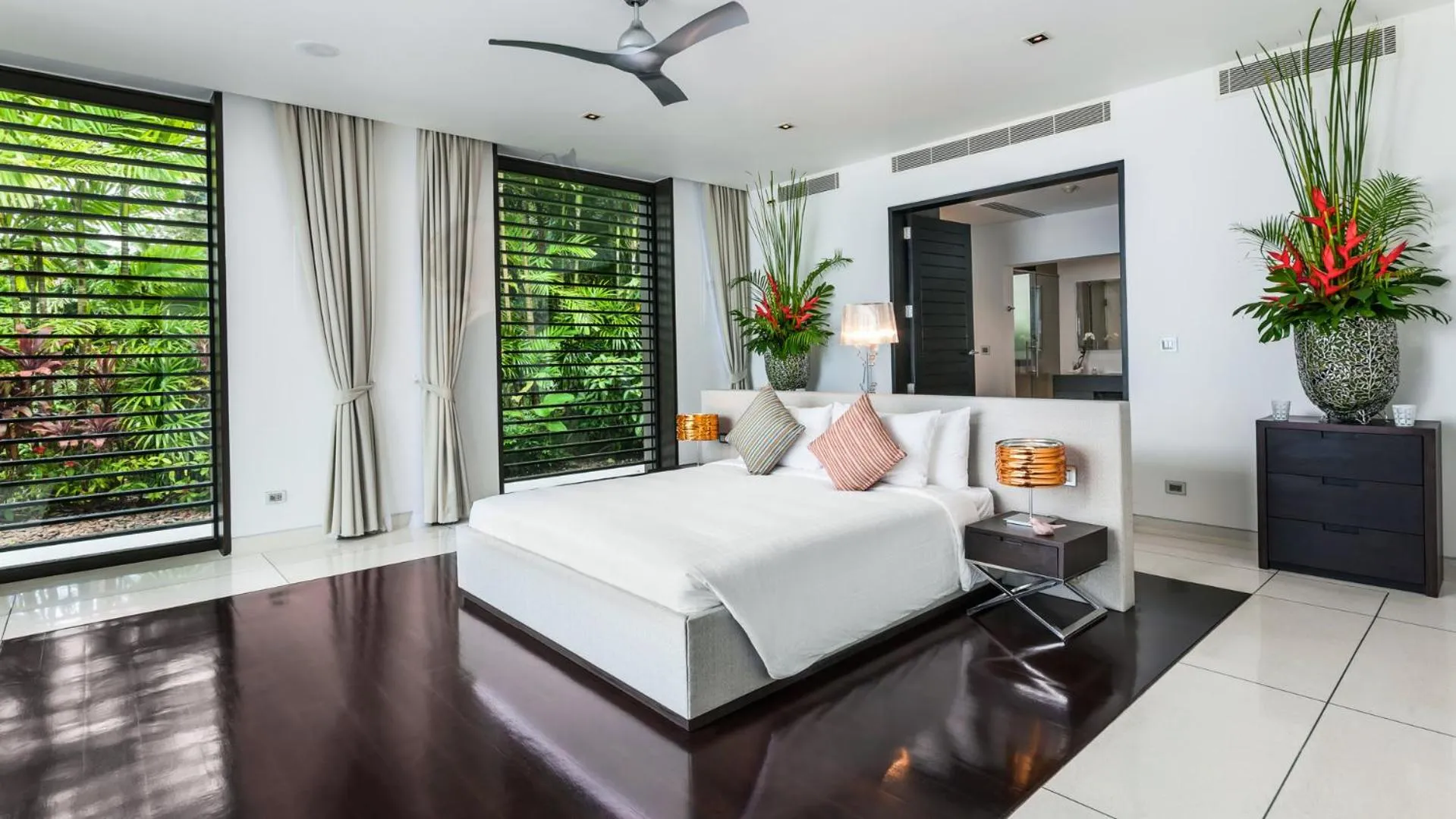 Bed in Ocean's 11 Villa