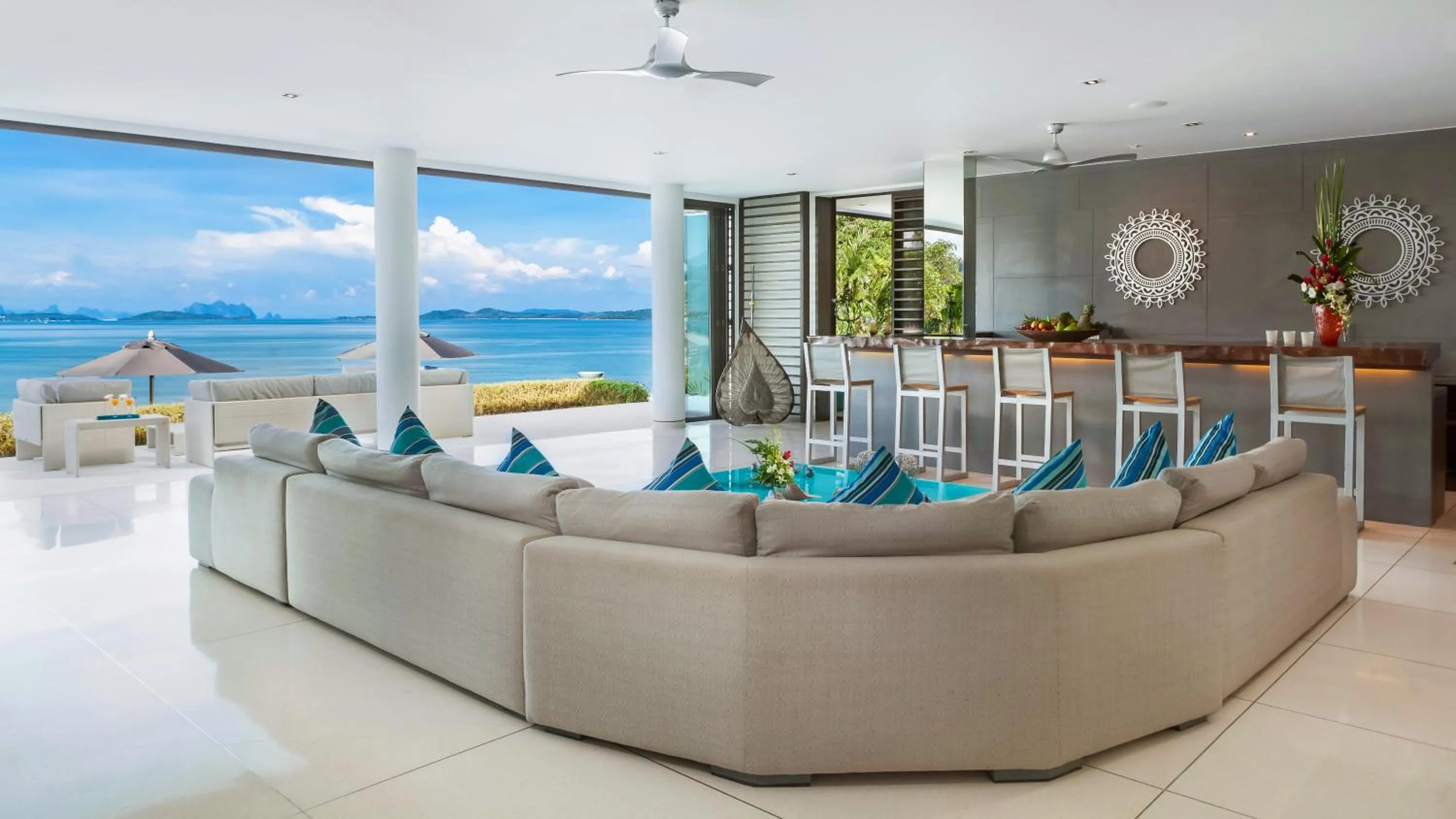 Lounge or bar in Ocean's 11 Villa