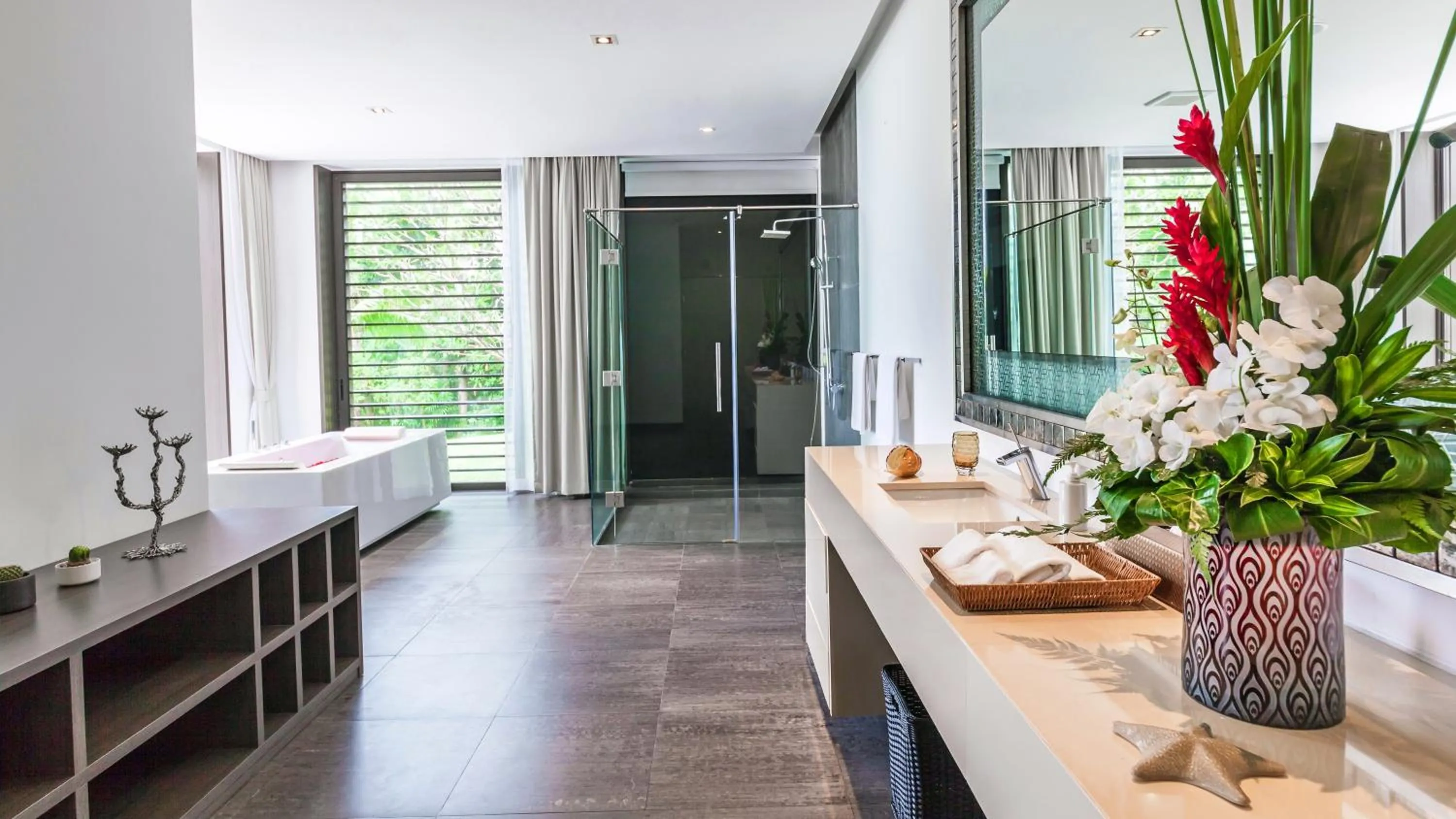 Shower in Ocean's 11 Villa