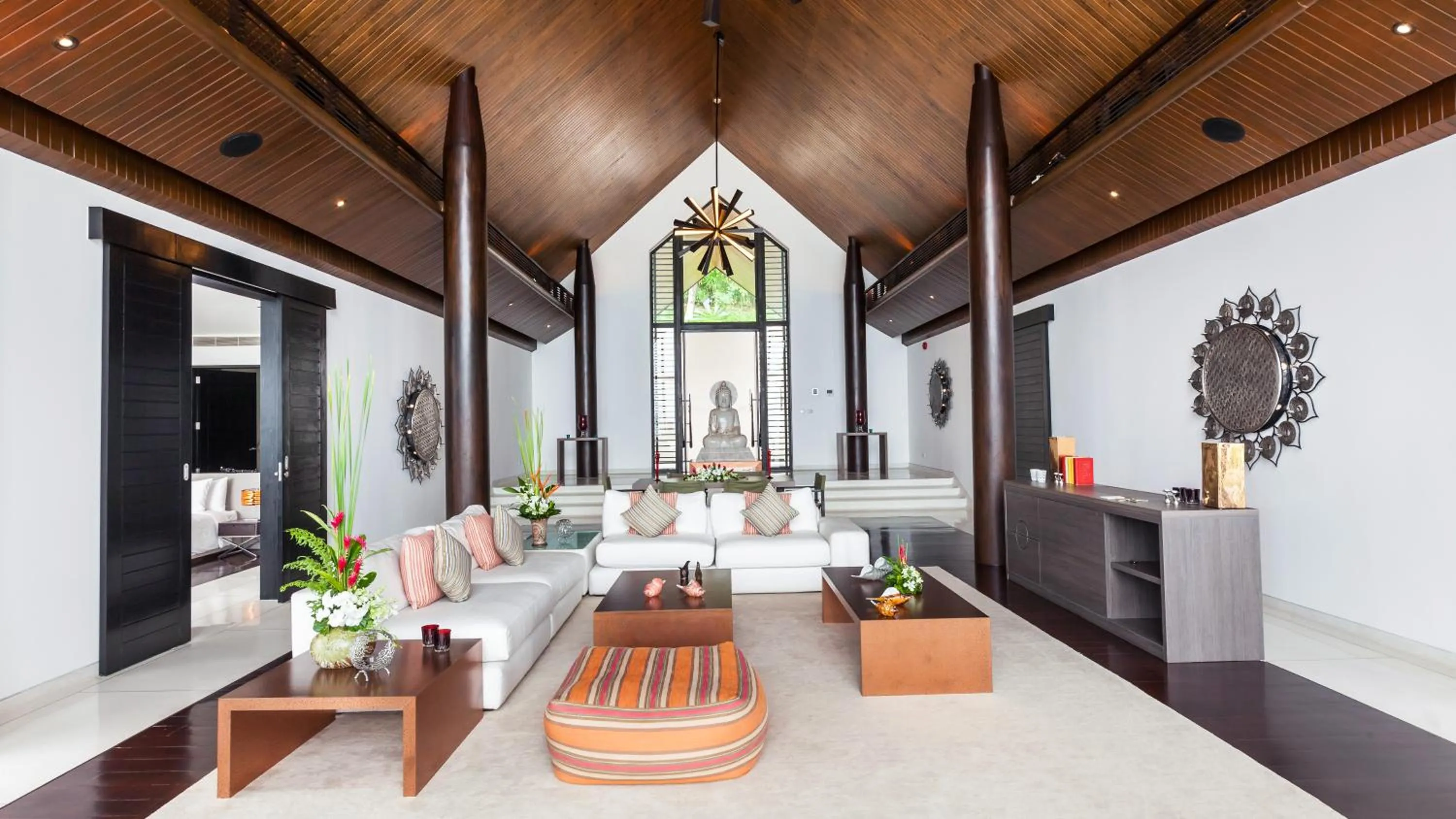 Communal lounge/ TV room in Ocean's 11 Villa