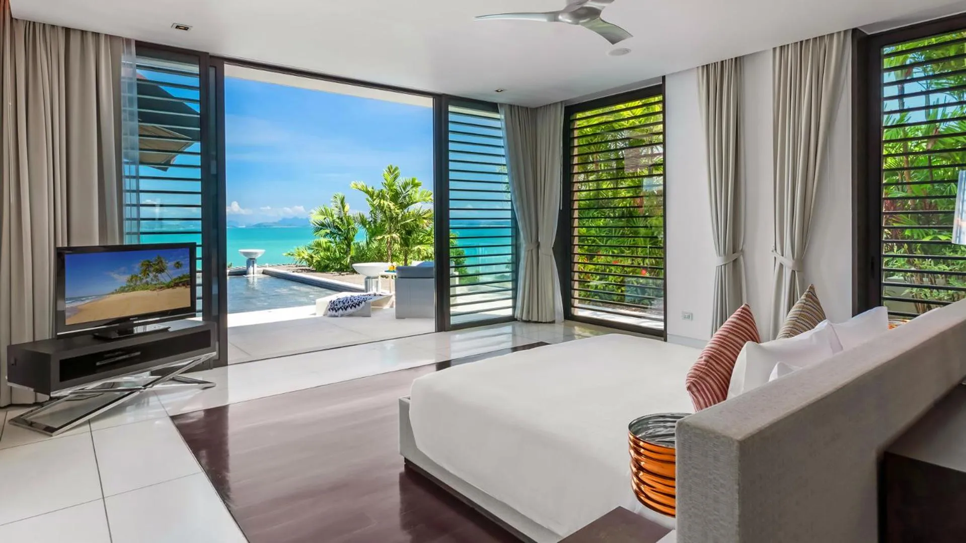 Bed in Ocean's 11 Villa