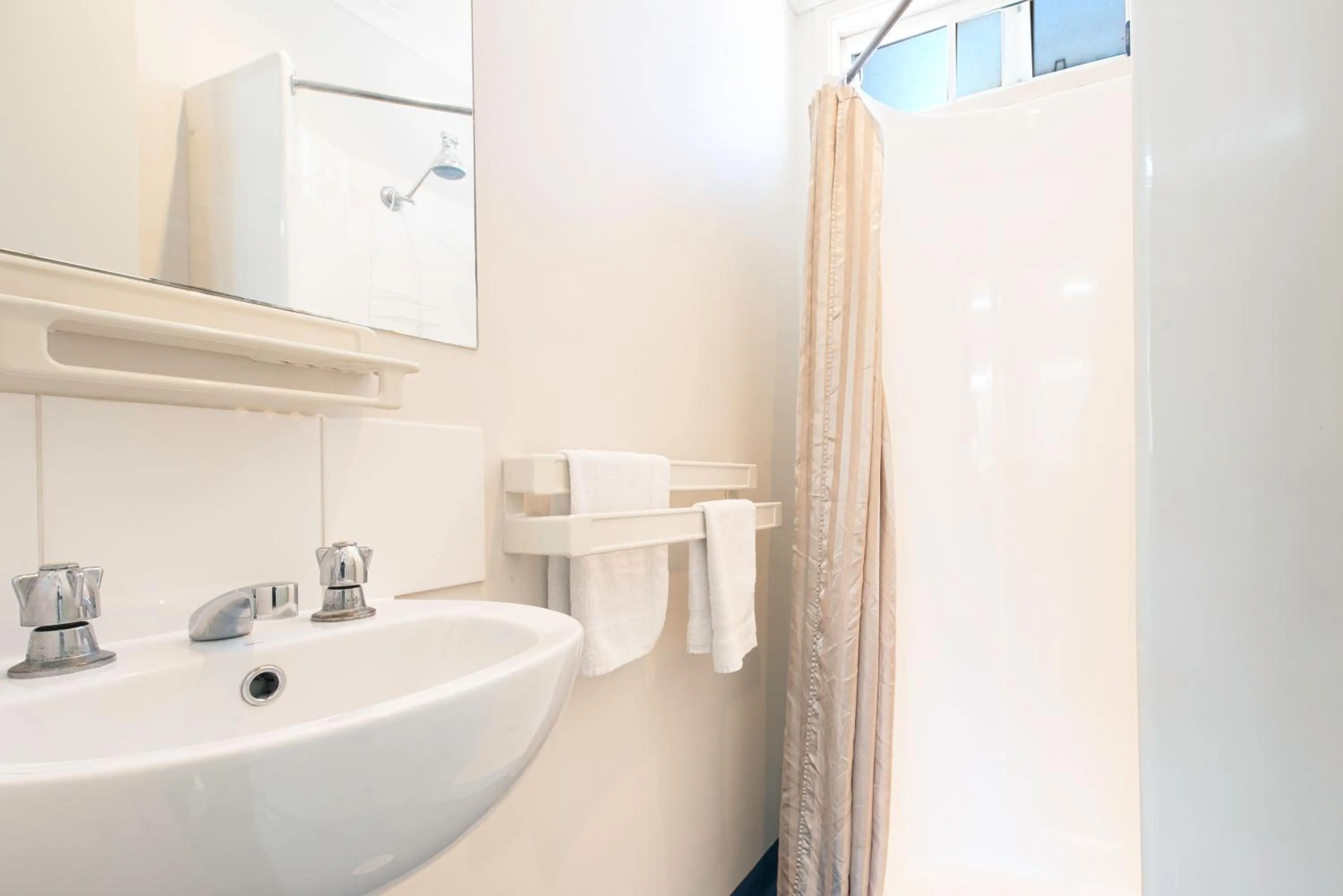 Bathroom in Echo Holiday Parks - Windsor Gardens