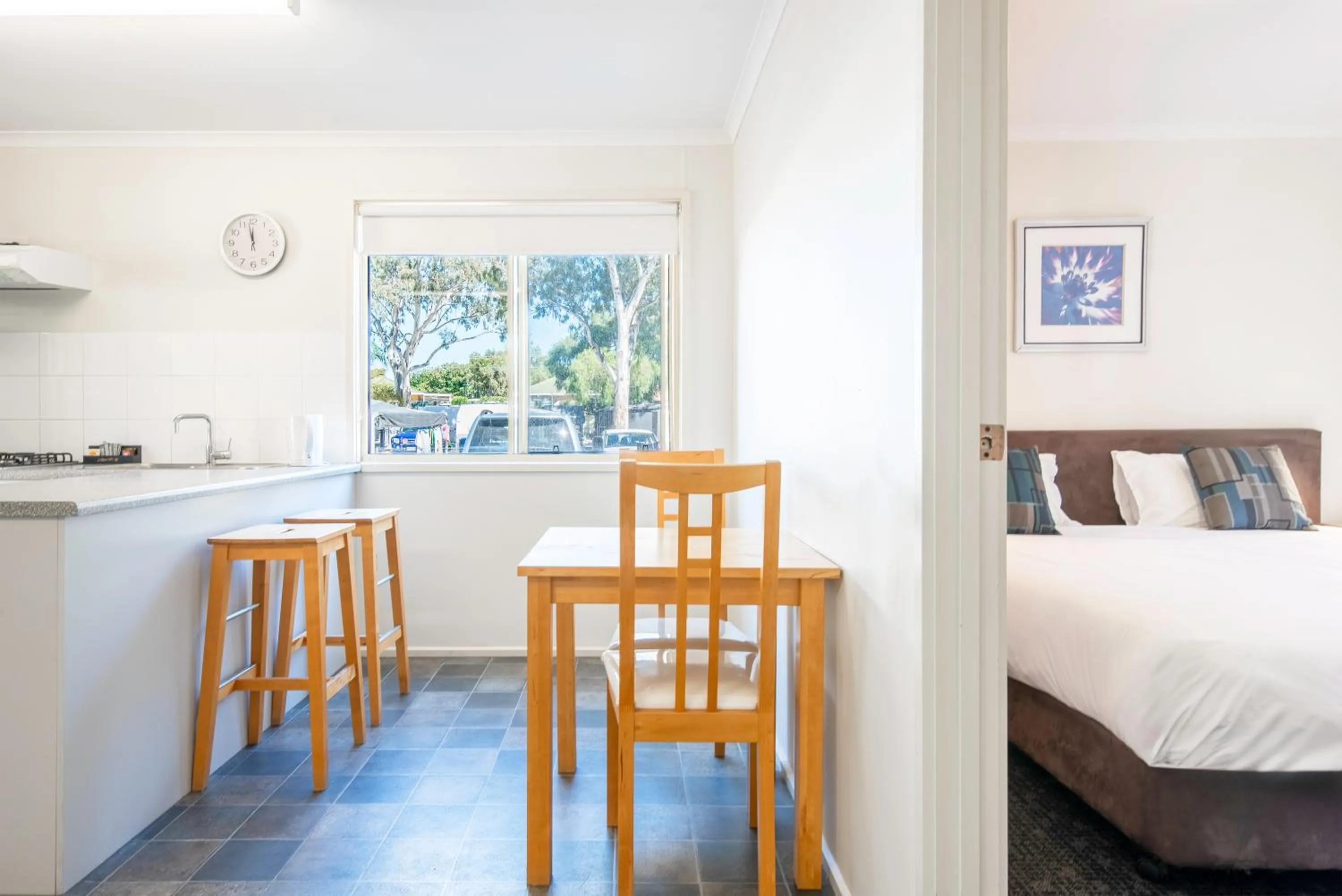 Dining area, Bed in Echo Holiday Parks - Windsor Gardens