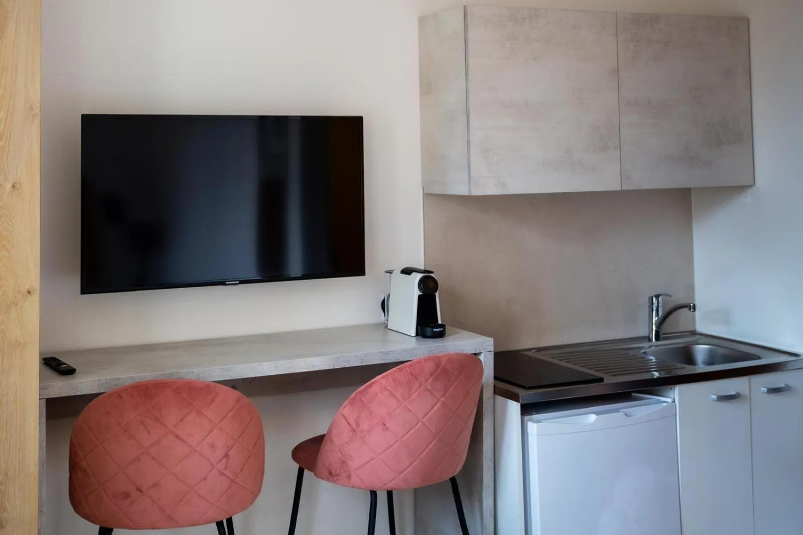 Coffee/tea facilities in La Lumière de Paris