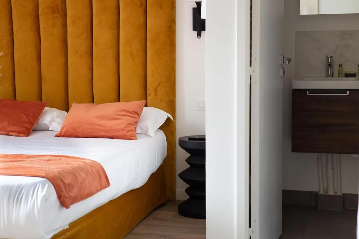 Bed in La Lumière de Paris