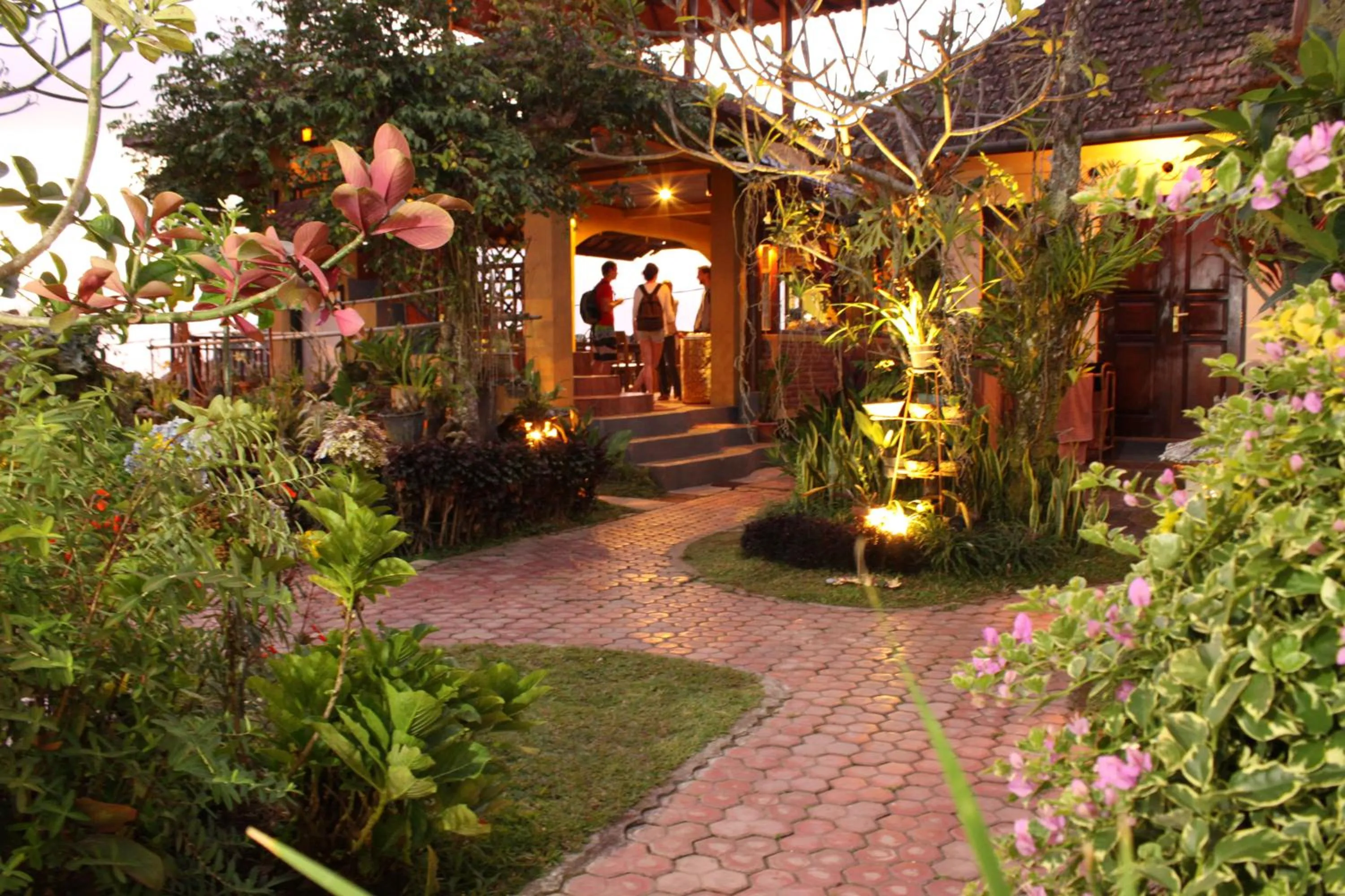 Restaurant/places to eat in Guru Ratna