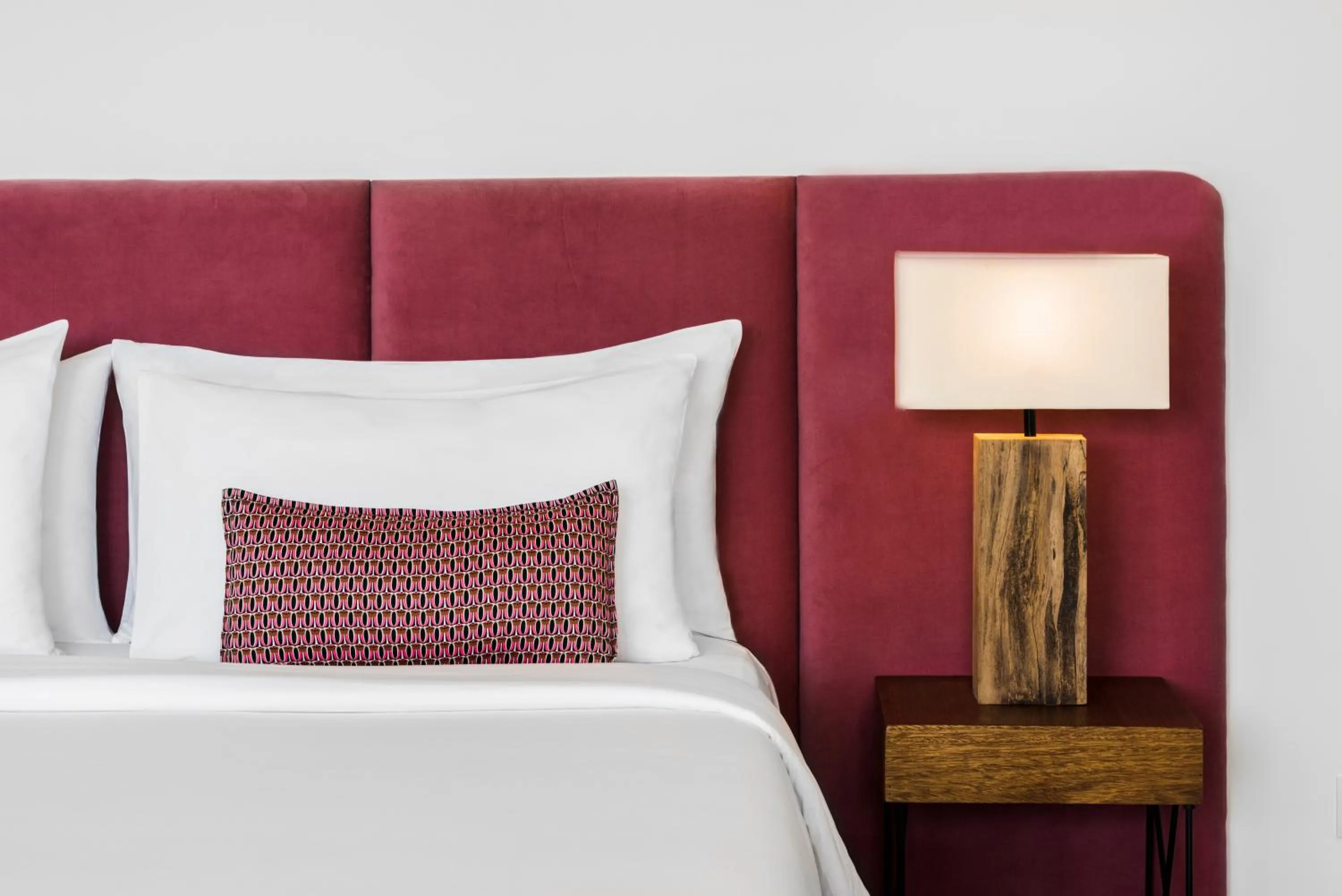 Bedroom, Bed in Viroth's Hotel