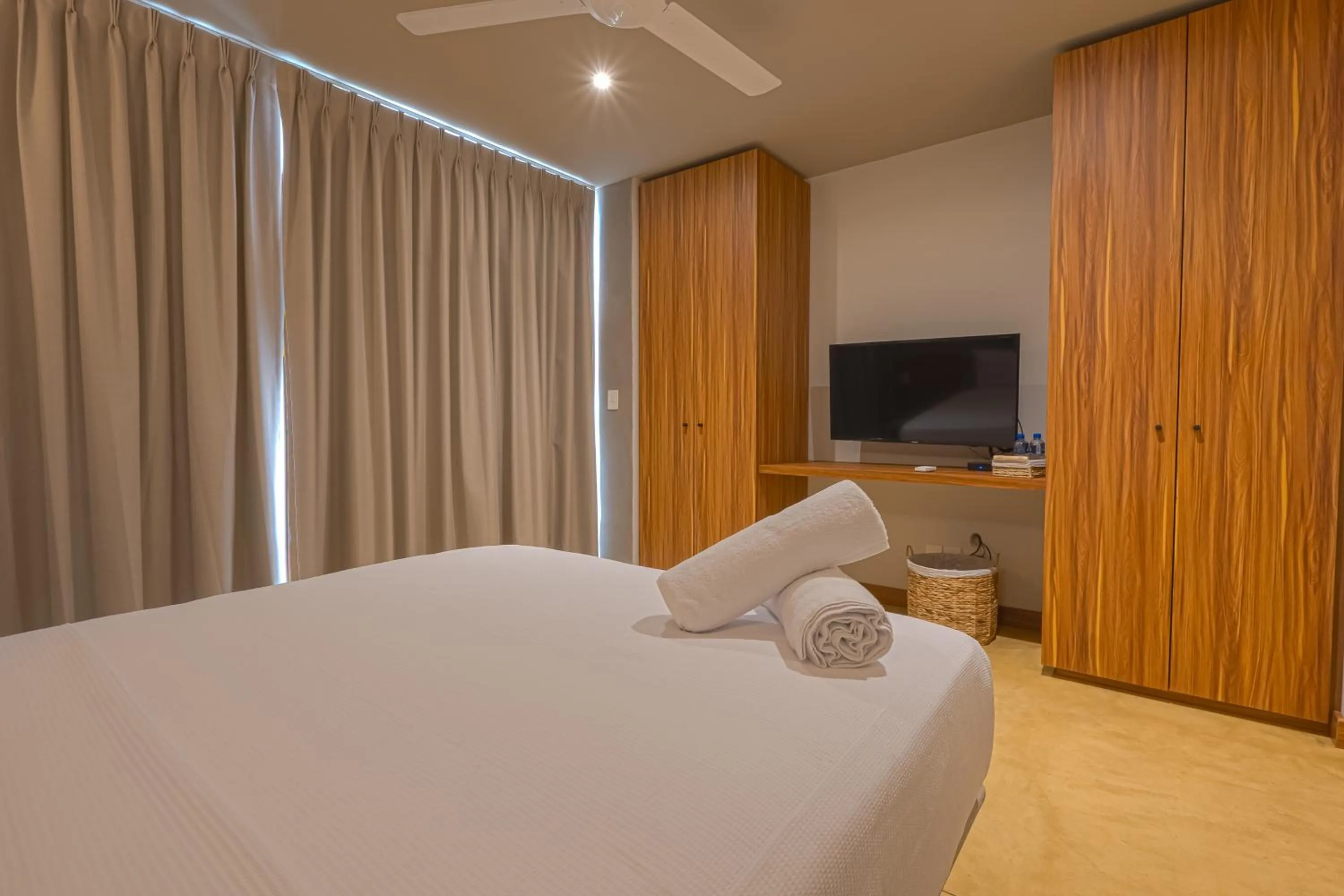 Photo of the whole room, Bed in Unnu