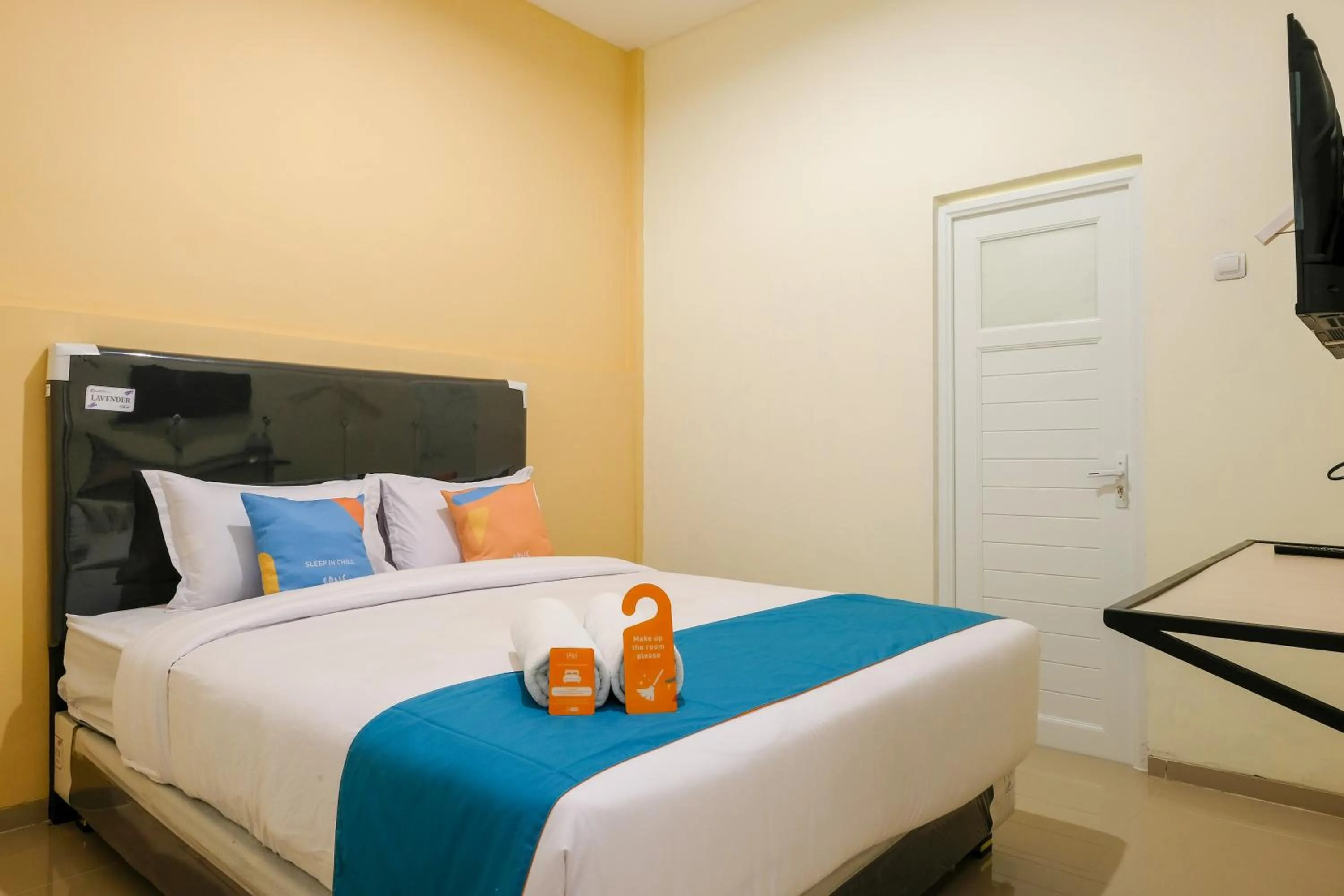 Bedroom, Bed in Sans Hotel Beskalan Malioboro