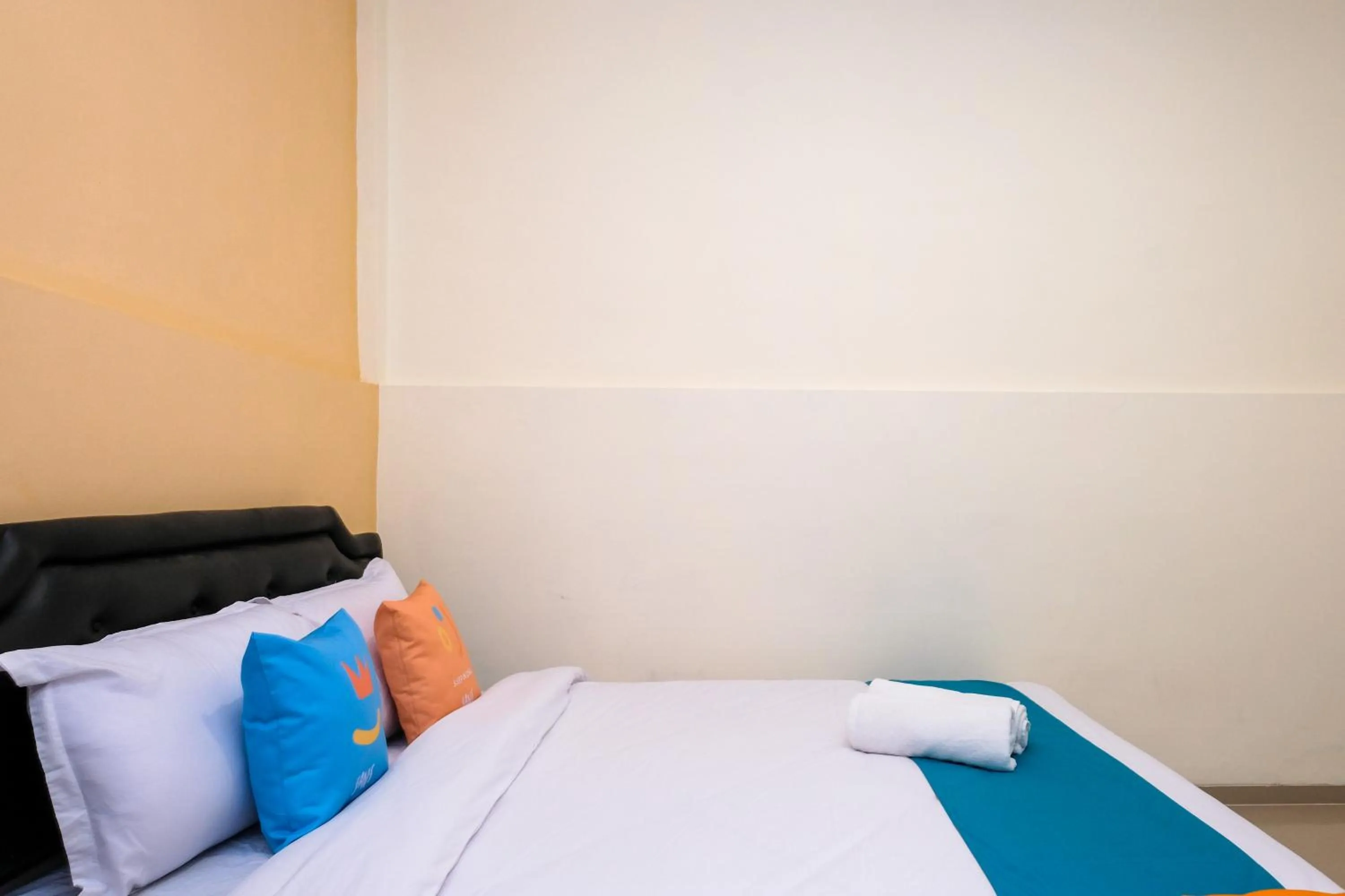 Bedroom, Bed in Sans Hotel Beskalan Malioboro