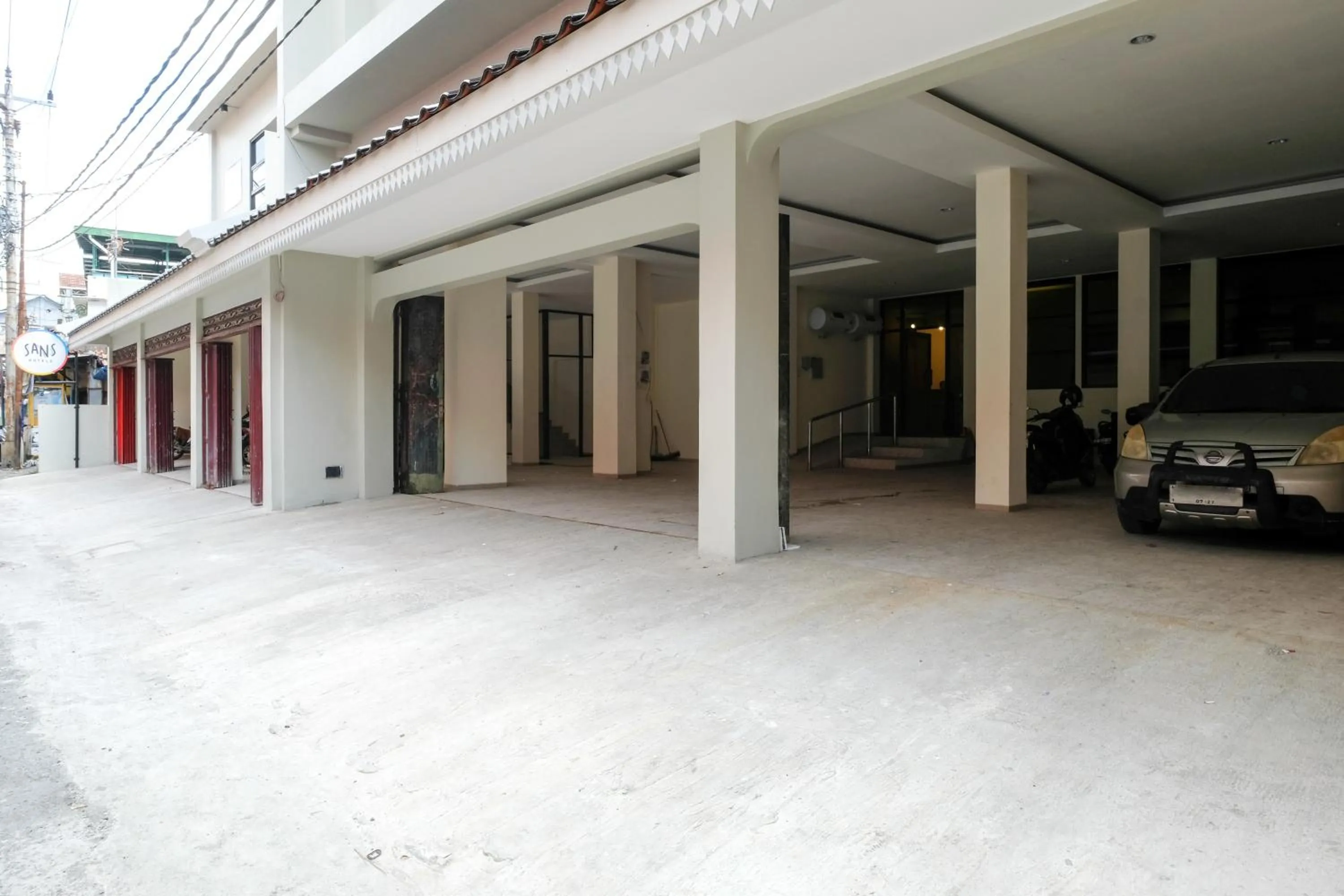 Parking in Sans Hotel Beskalan Malioboro