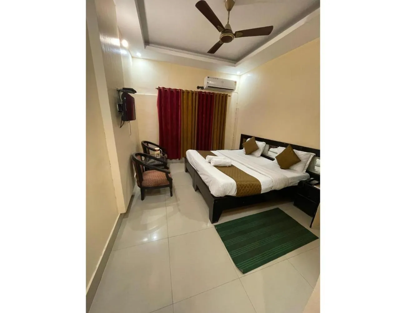 Bed in Hotel Orchid Inn, Haridwar