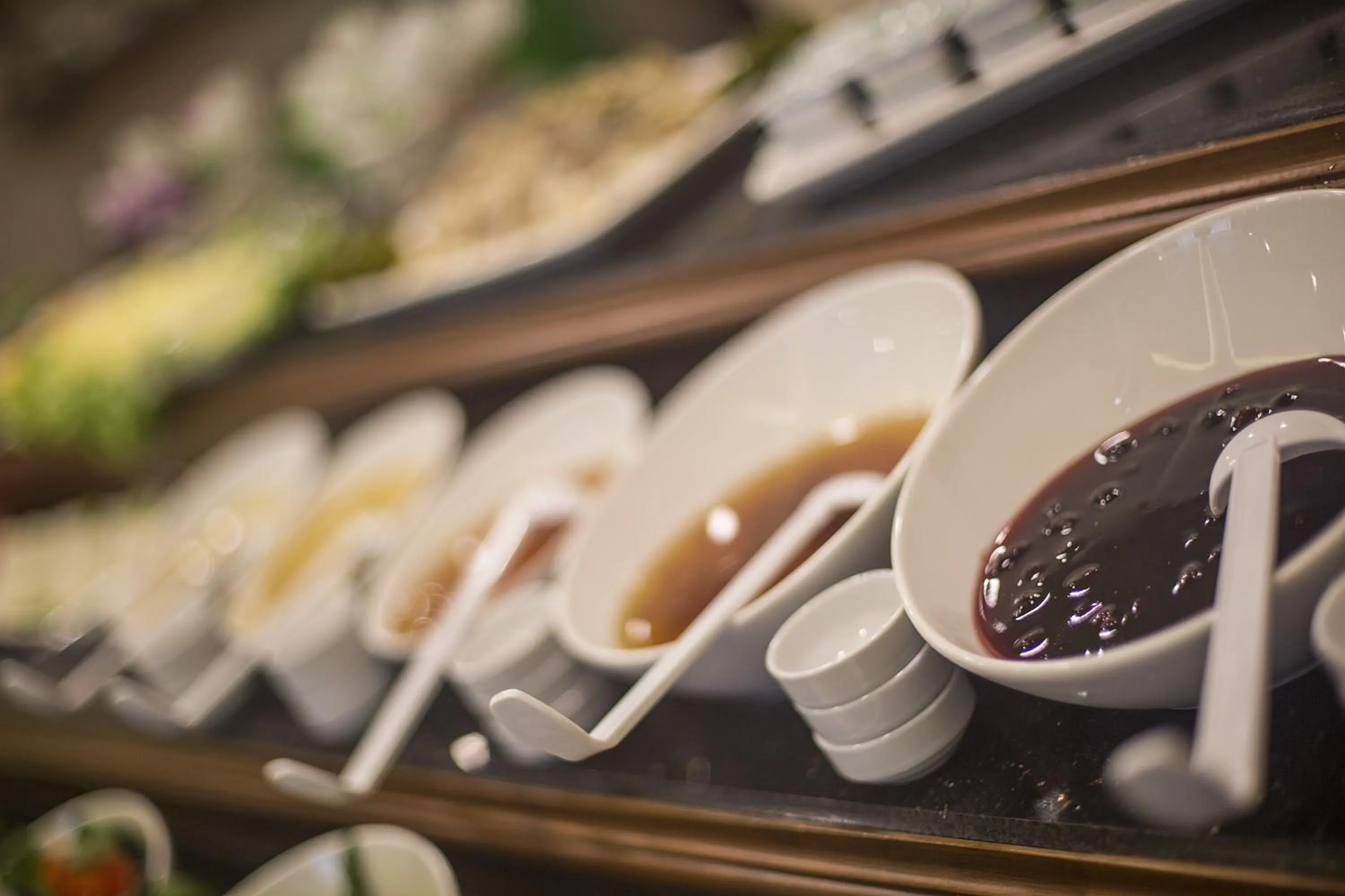 Restaurant/places to eat in Park Square Hotel