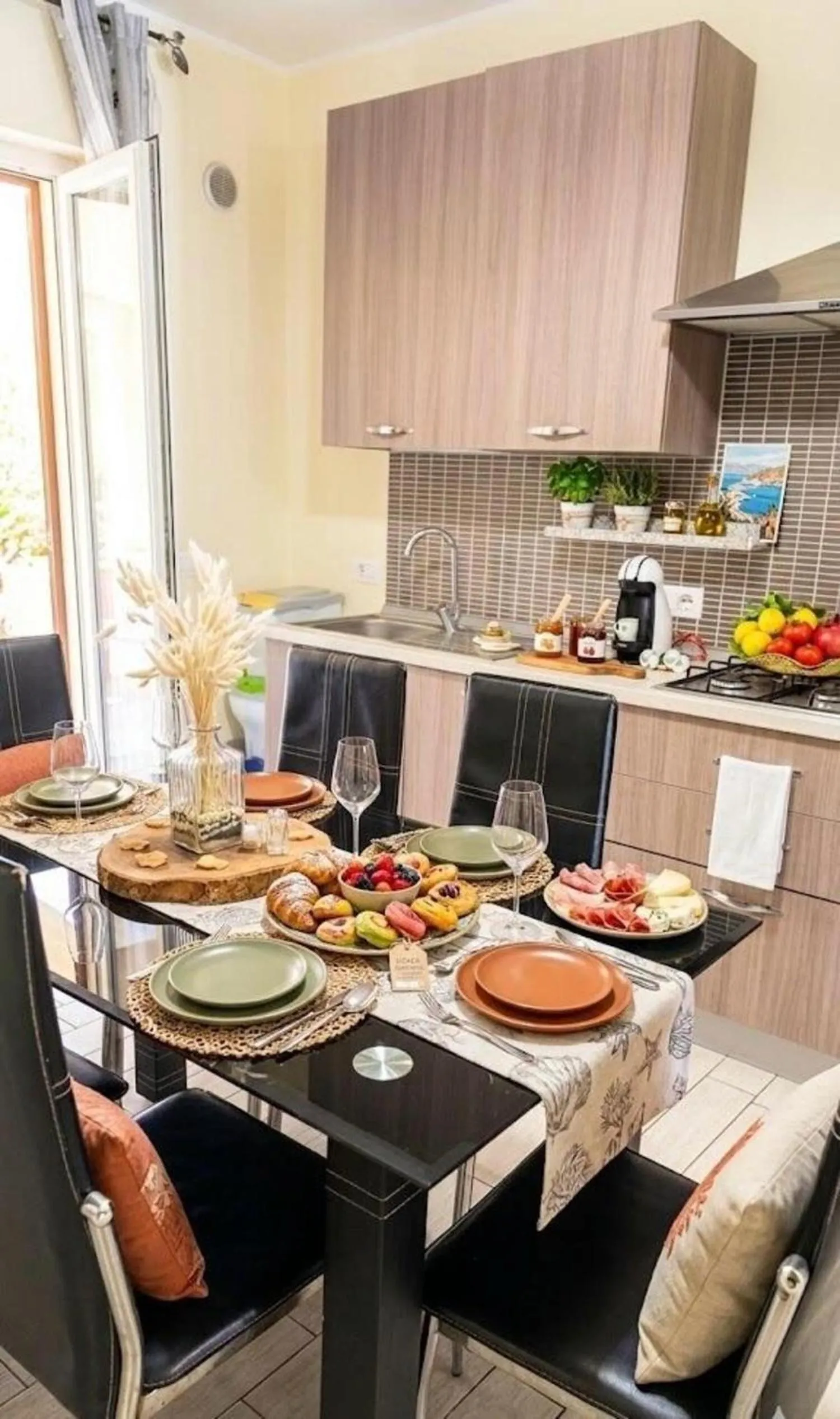 Dining area in Villa Manuela - Sea & Sun Escape - Free Parking